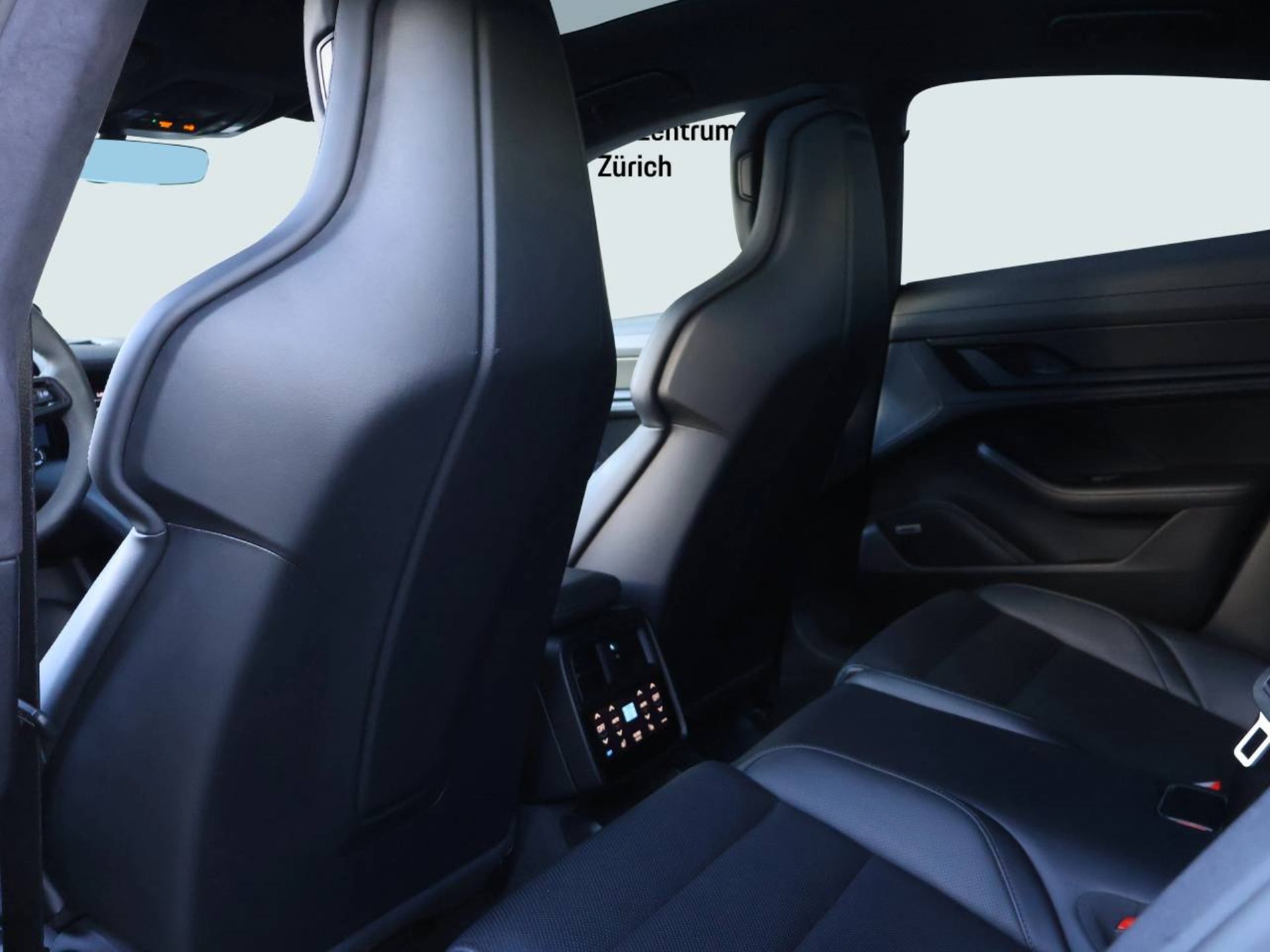 PORSCHE Taycan Turbo S-image-15