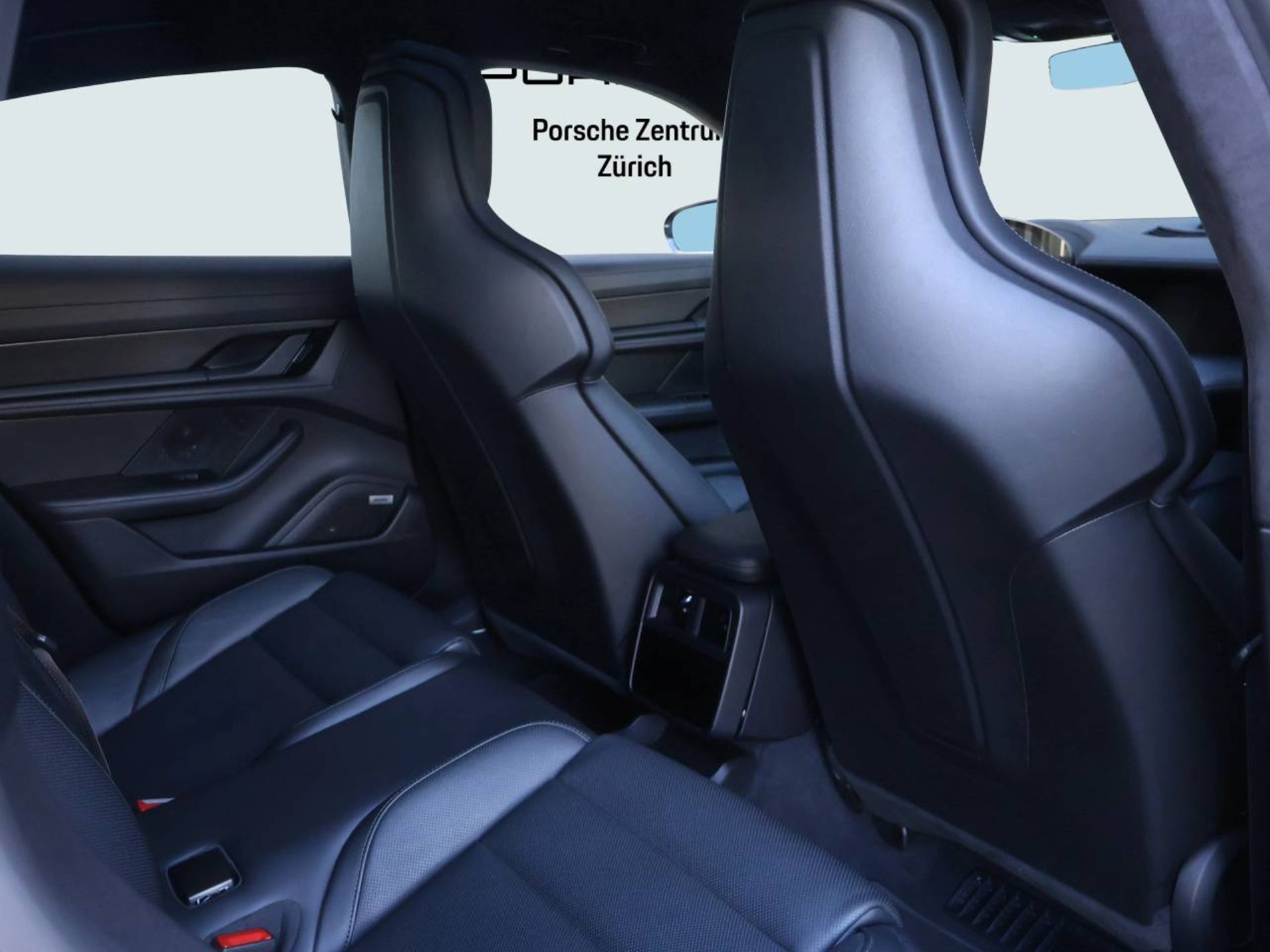 PORSCHE Taycan Turbo S-image-14