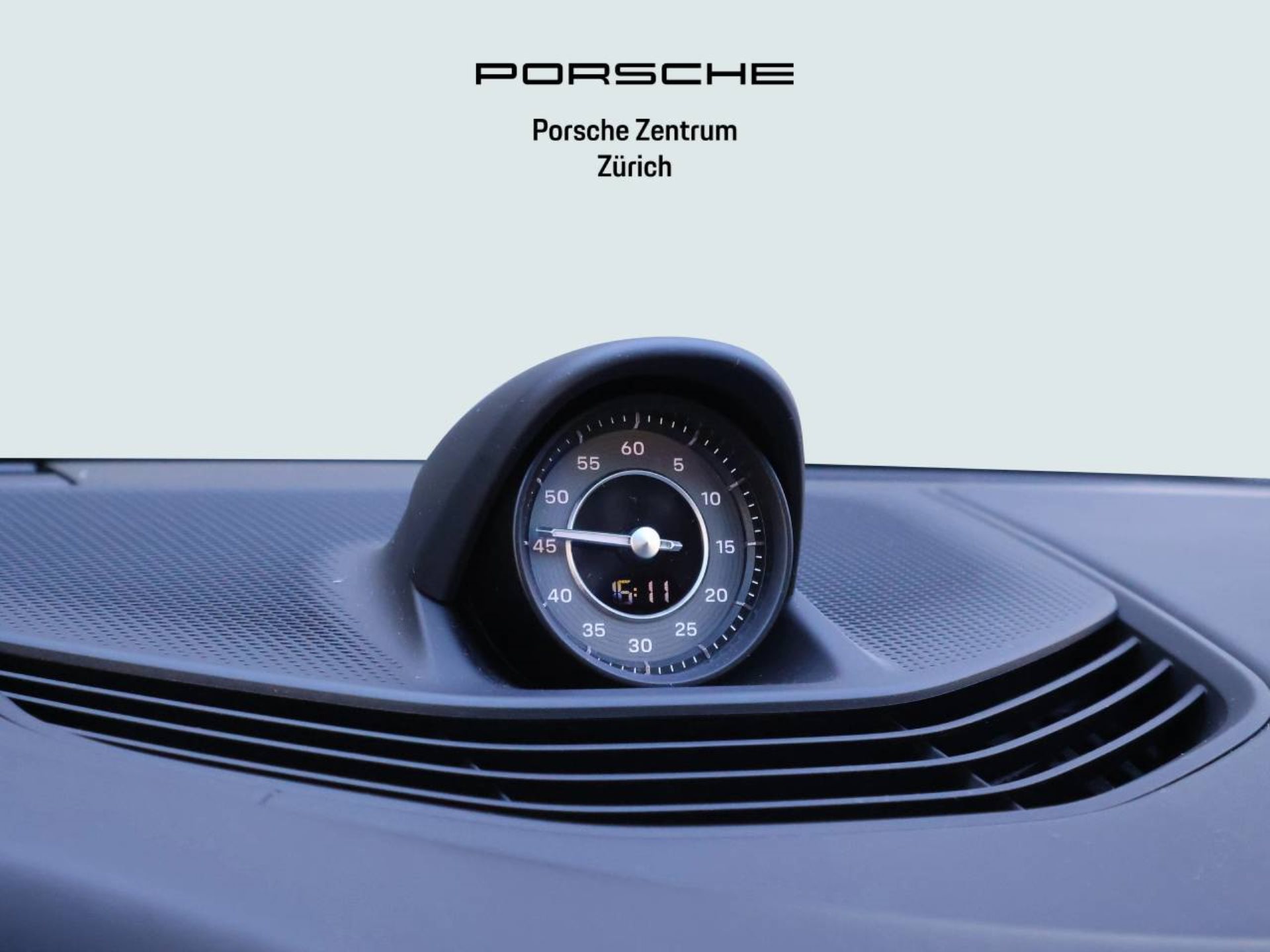 PORSCHE Taycan Turbo S-image-24
