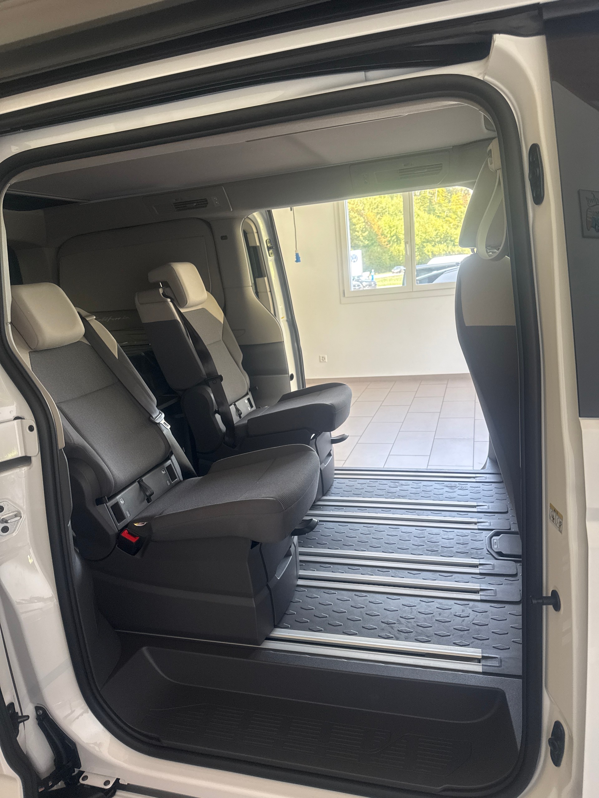 VW California1.5 TSI eHybrid Beach DSG Tour Liberty-image-7