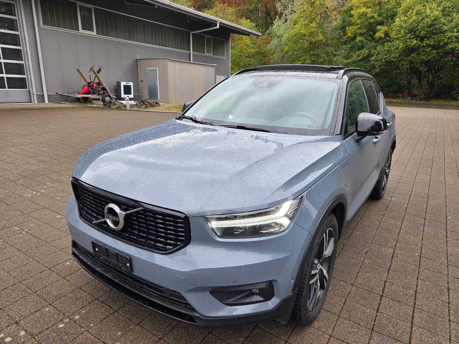 VOLVO XC40 T5 TwE R-Design DCT-image-1