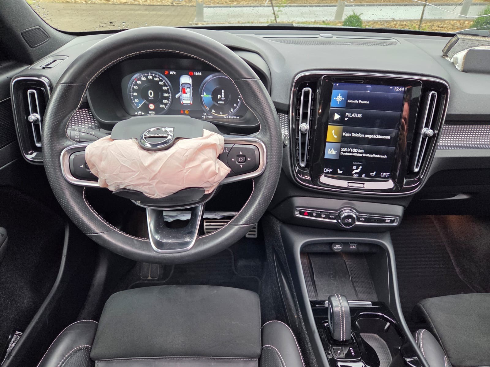 VOLVO XC40 T5 TwE R-Design DCT-image-10