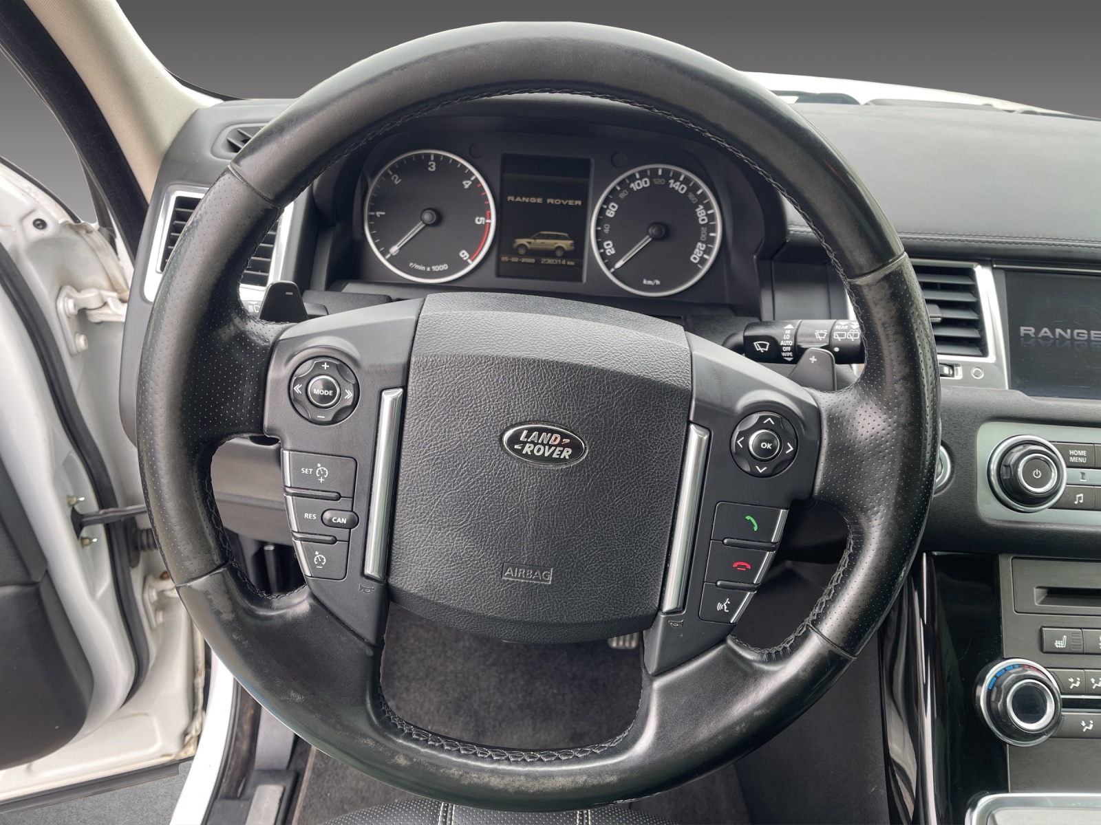 LAND ROVER Range Rover Sport 3.0 TDV6 SE Automatic-image-9
