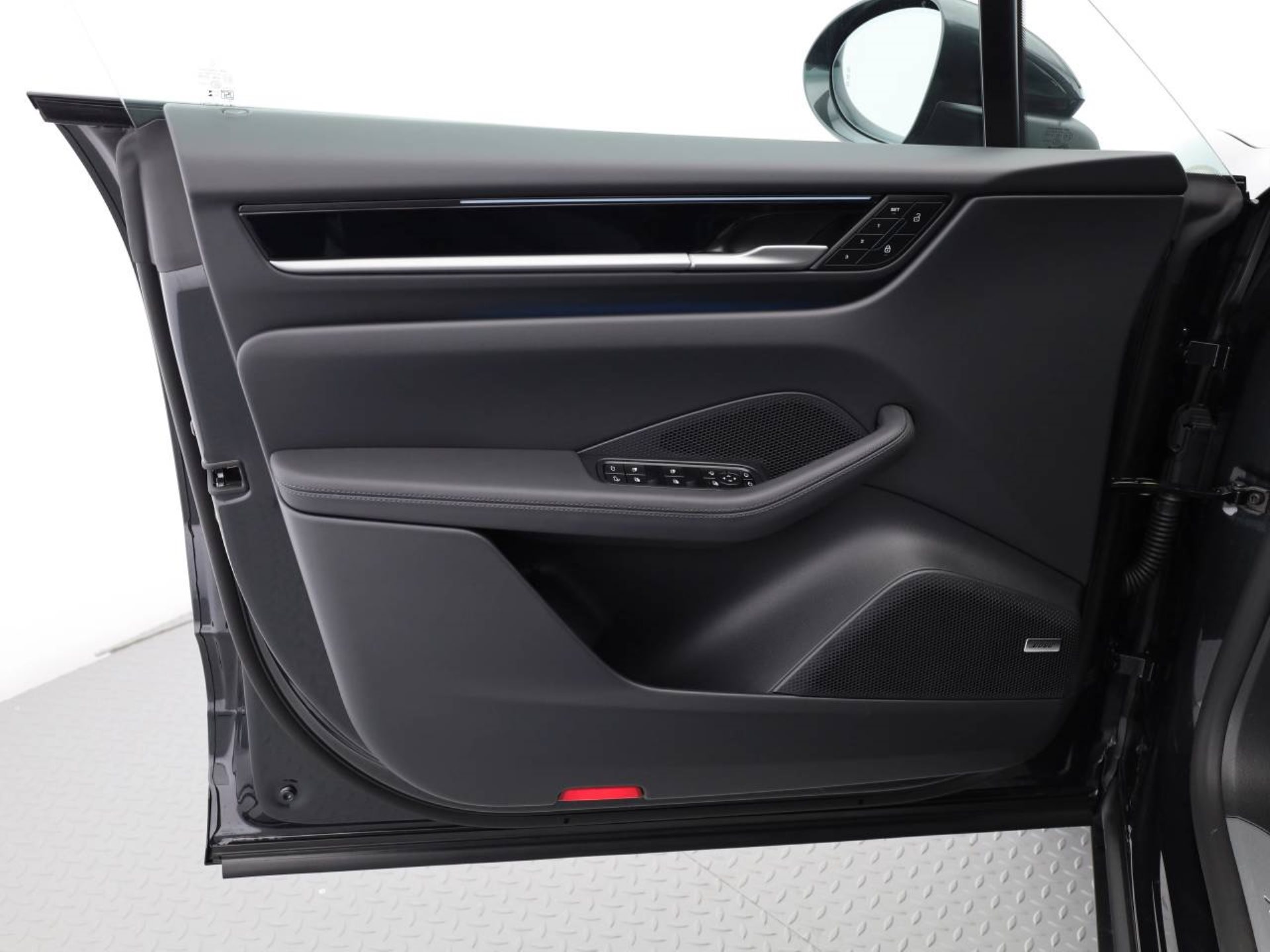 PORSCHE Macan 4-image-16