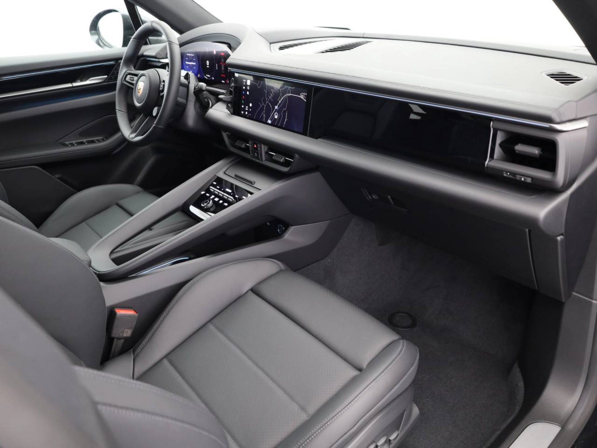 PORSCHE Macan 4-image-13