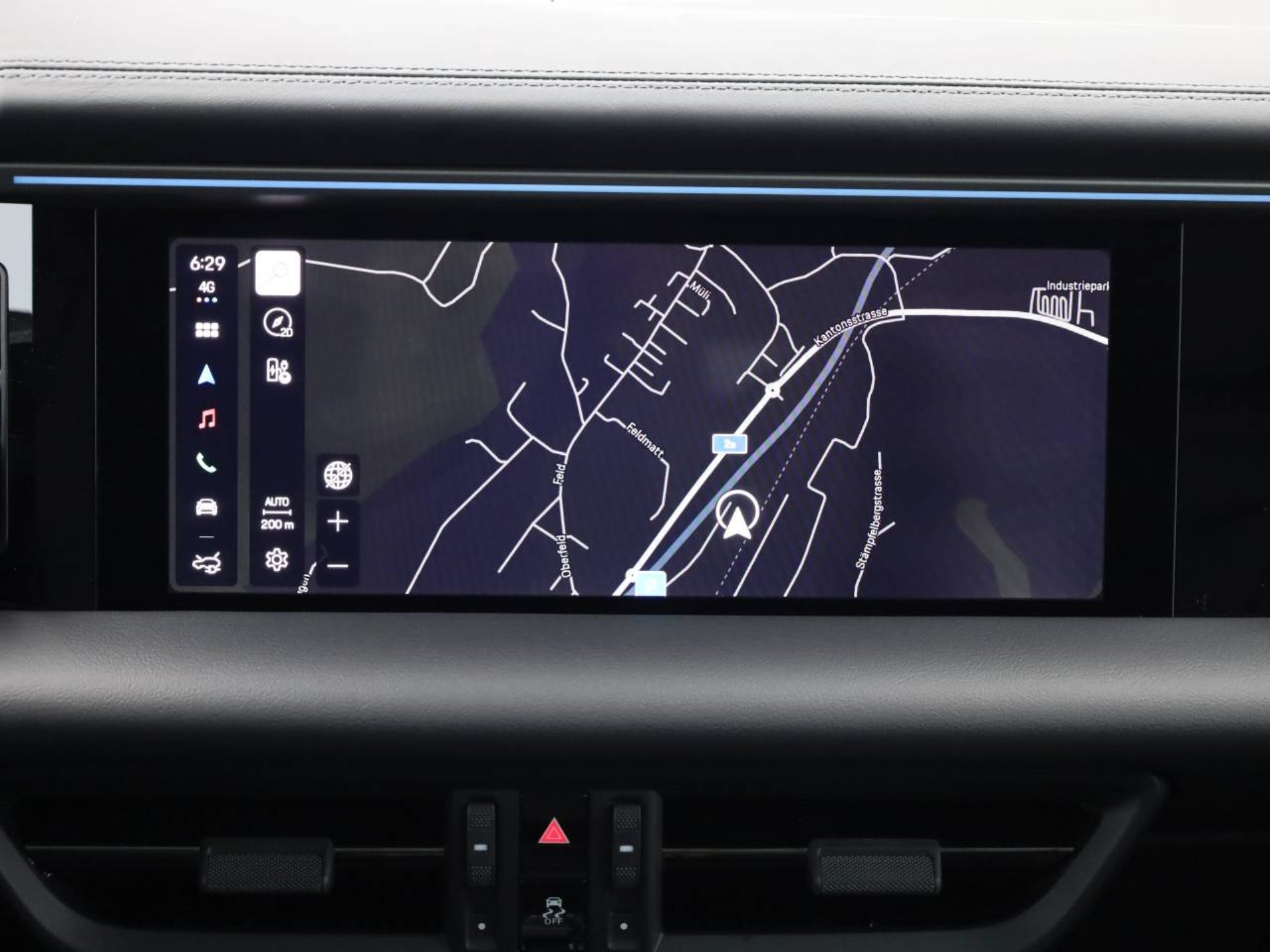 PORSCHE Macan 4-image-12