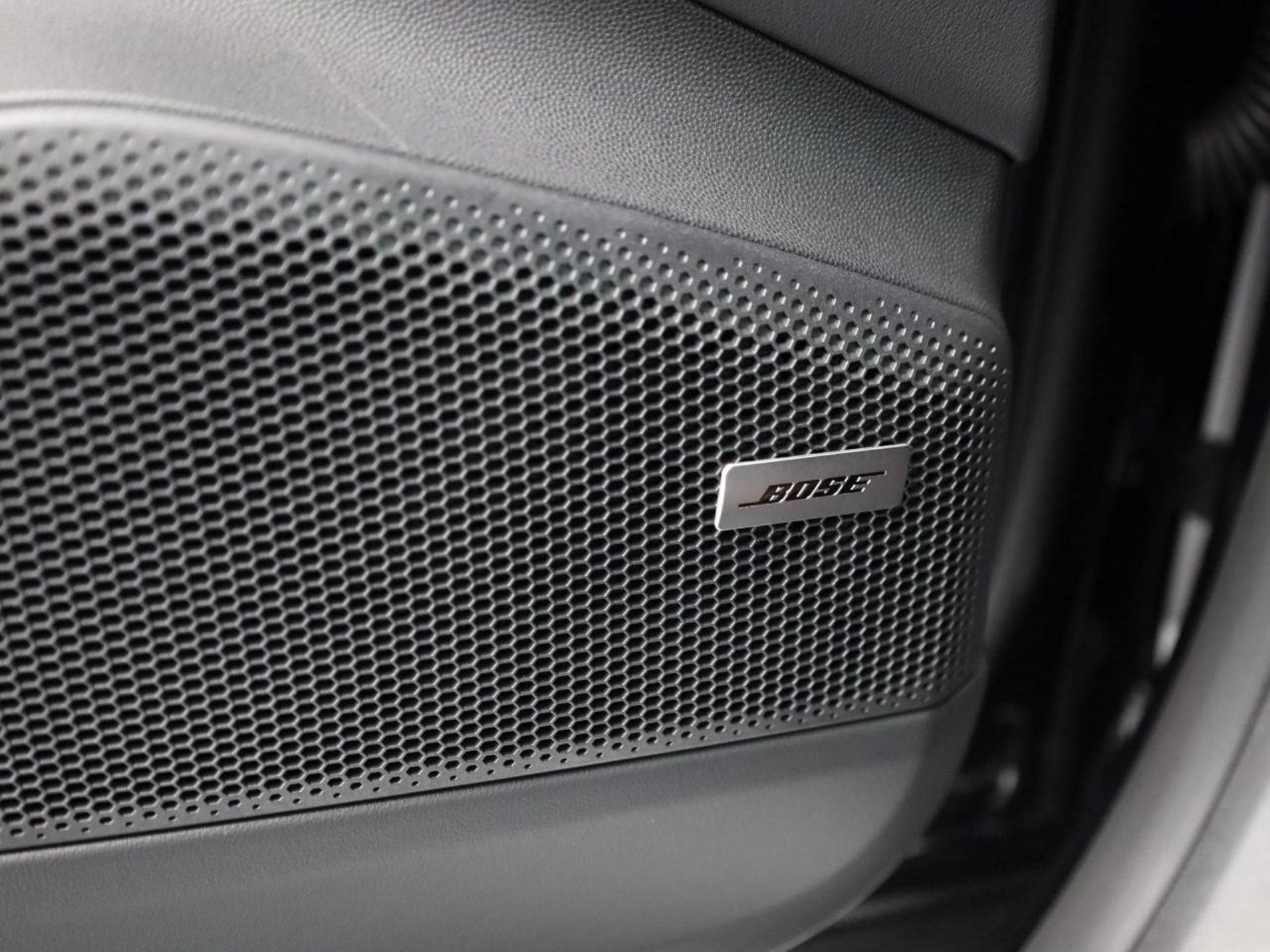 PORSCHE Macan 4-image-17