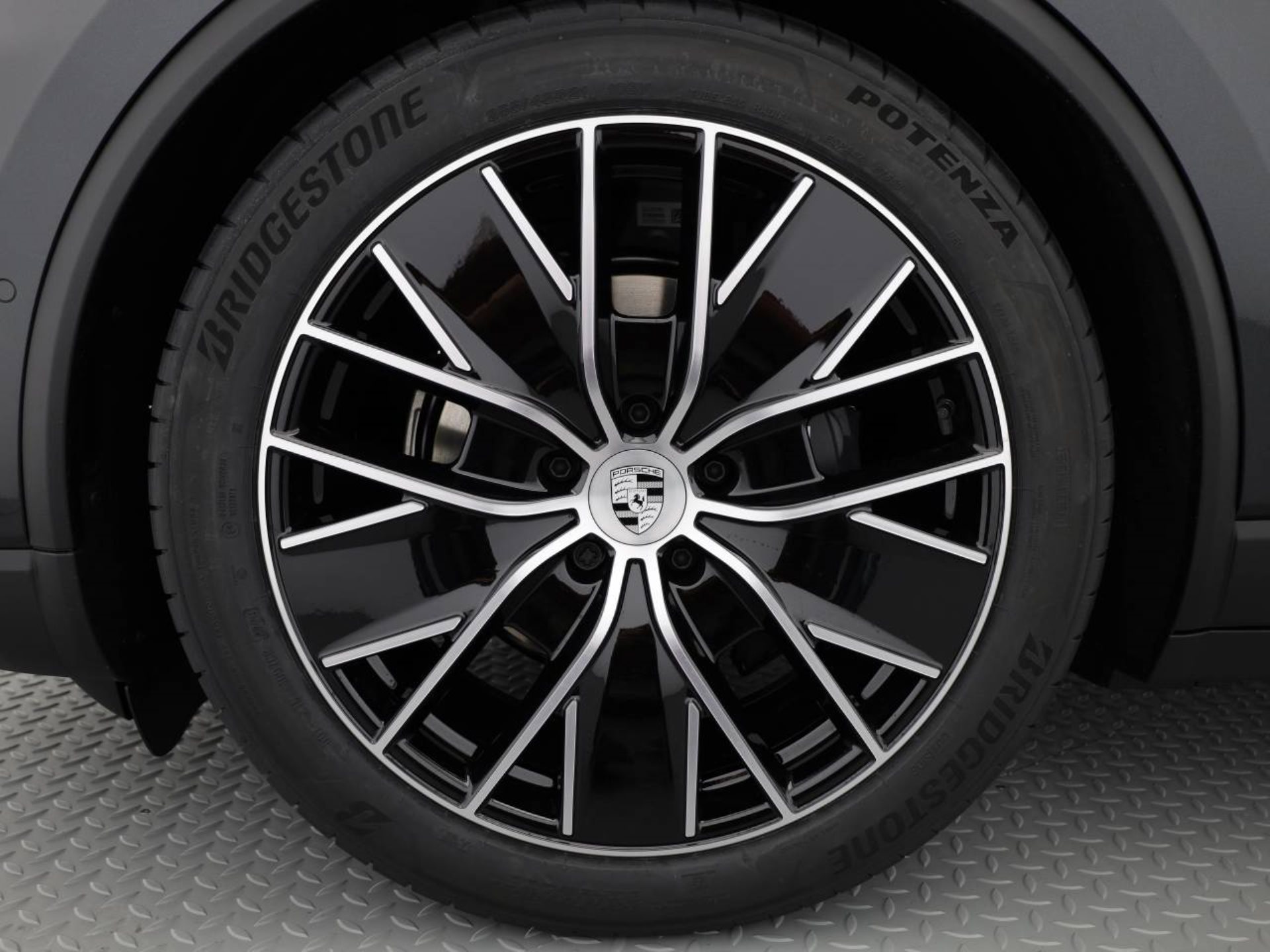 PORSCHE Macan 4-image-8