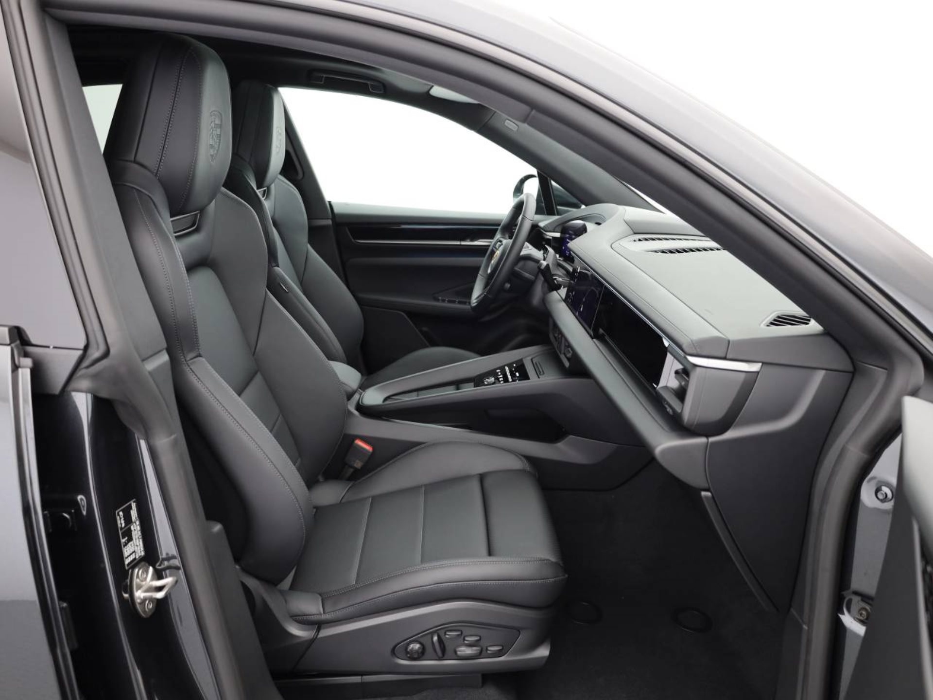 PORSCHE Macan 4-image-14