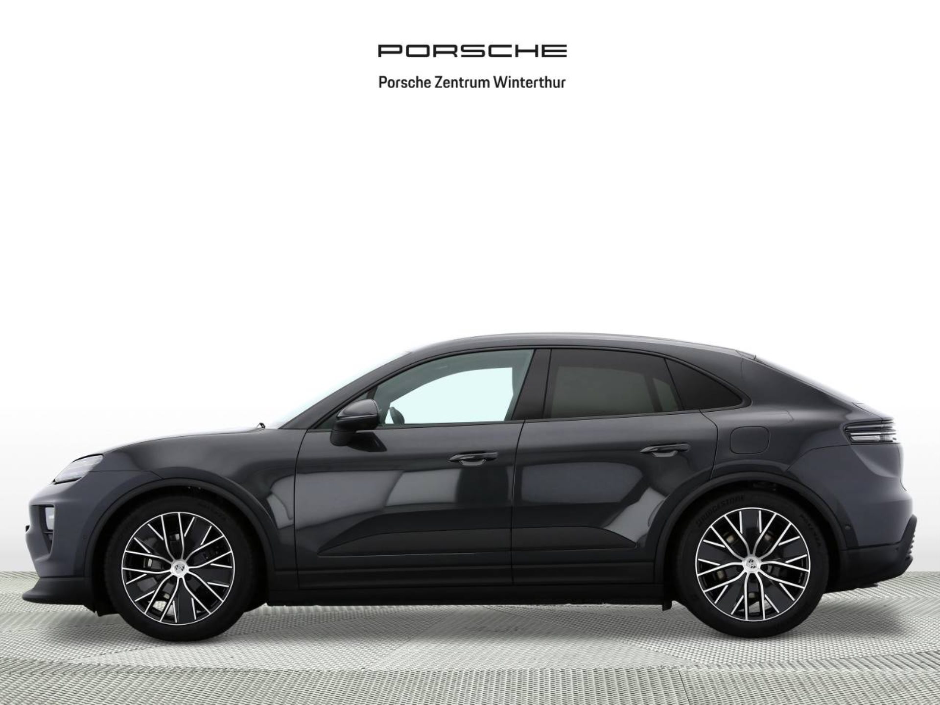 PORSCHE Macan 4-image-1