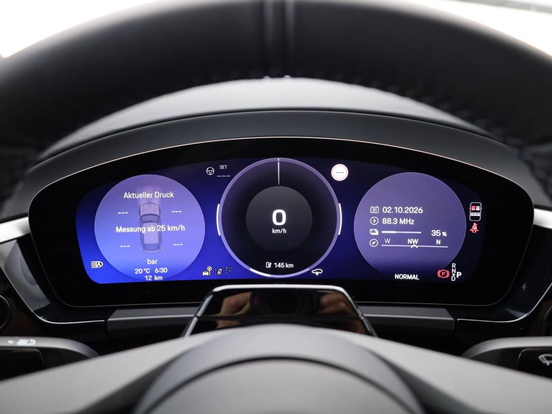 PORSCHE Macan 4-image-9