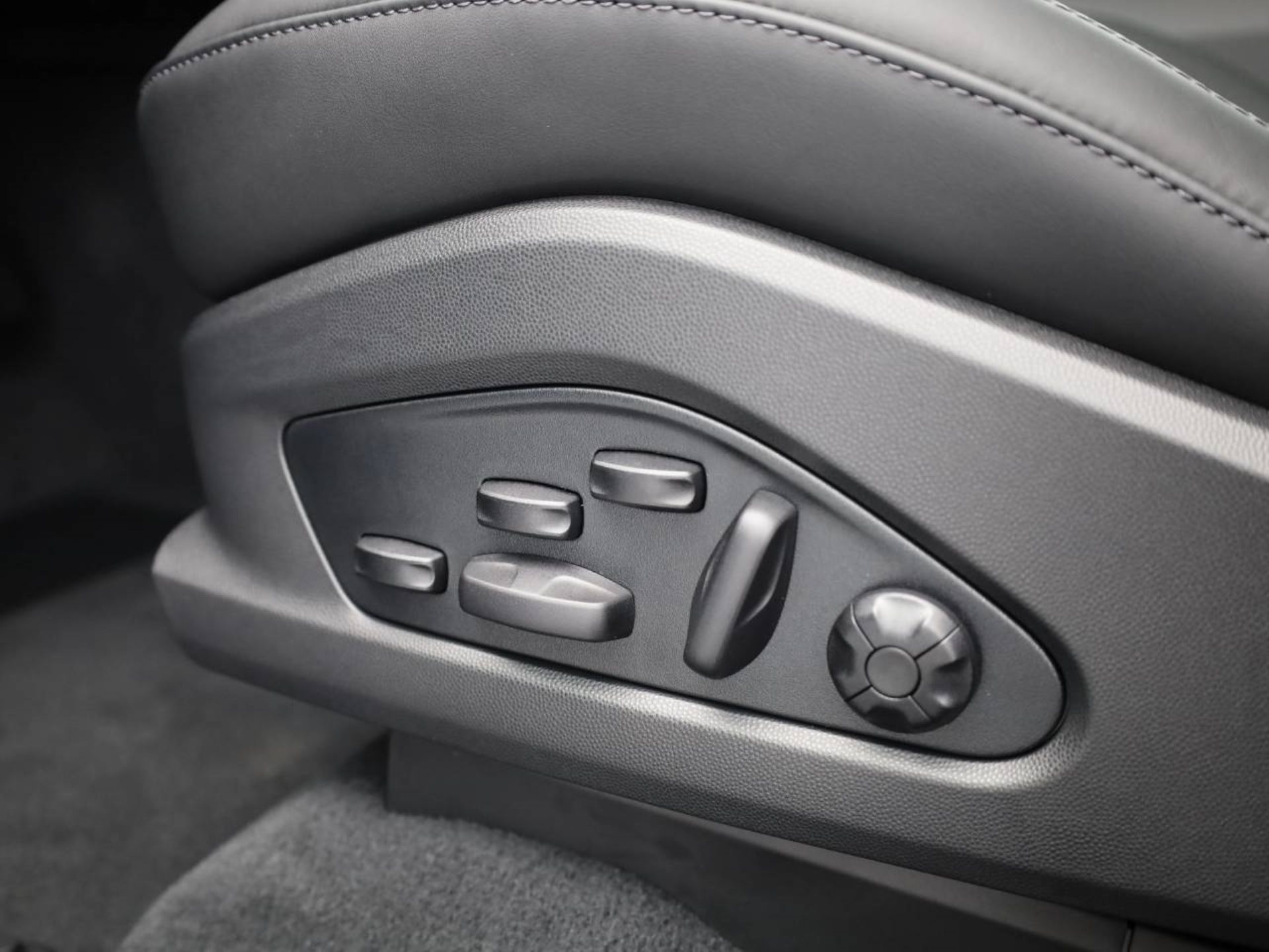 PORSCHE Macan 4-image-19