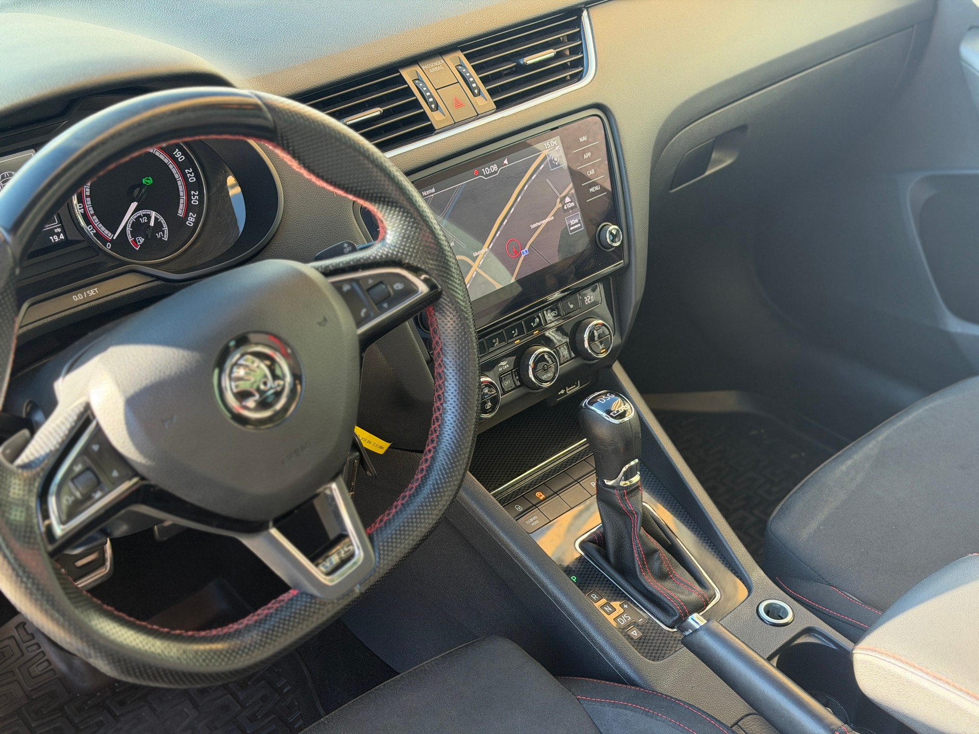 SKODA Octavia Combi 2.0 TDI RS 4x4 DSG-image-13