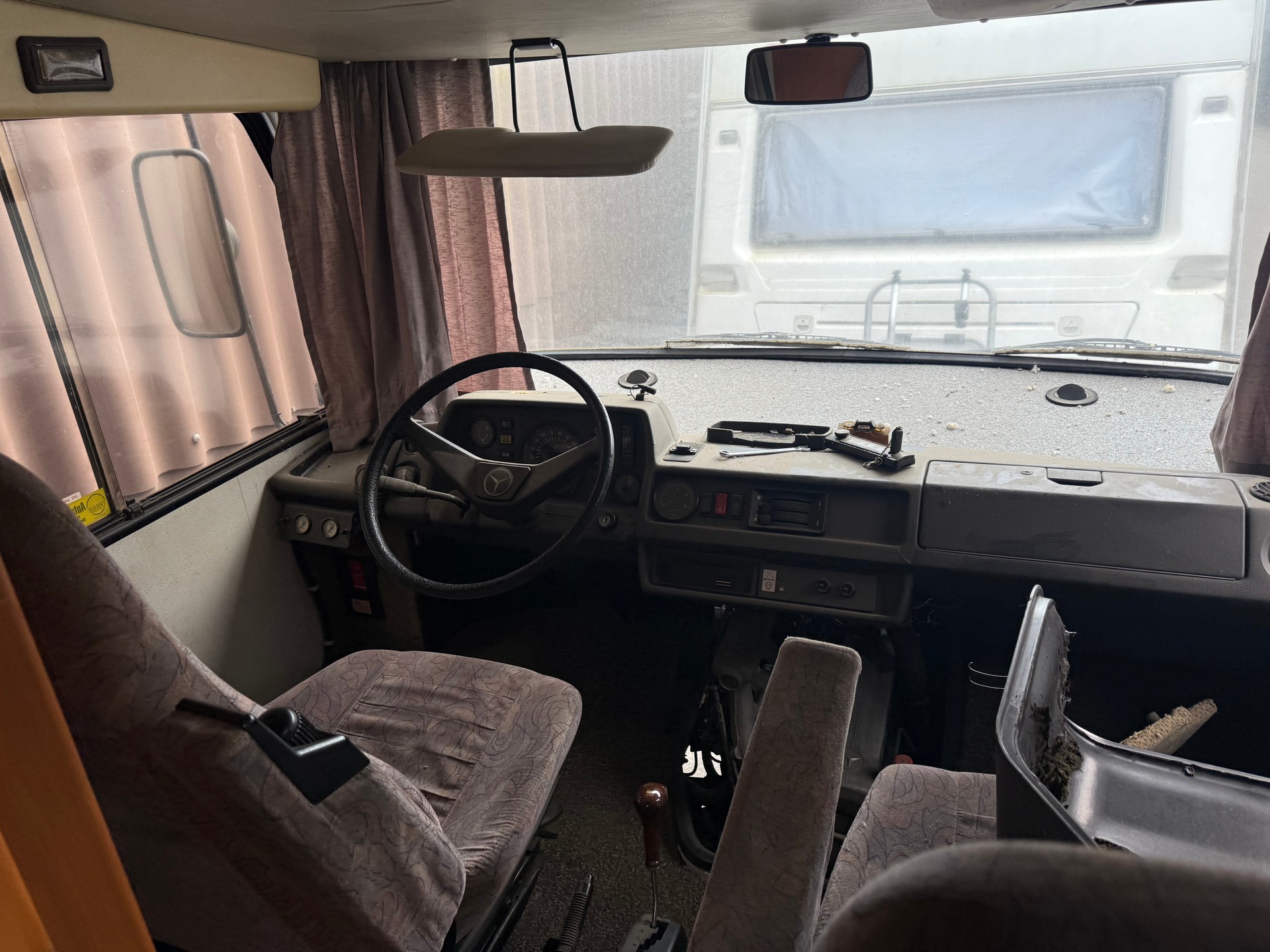 MERCEDES-BENZ 310-image-1