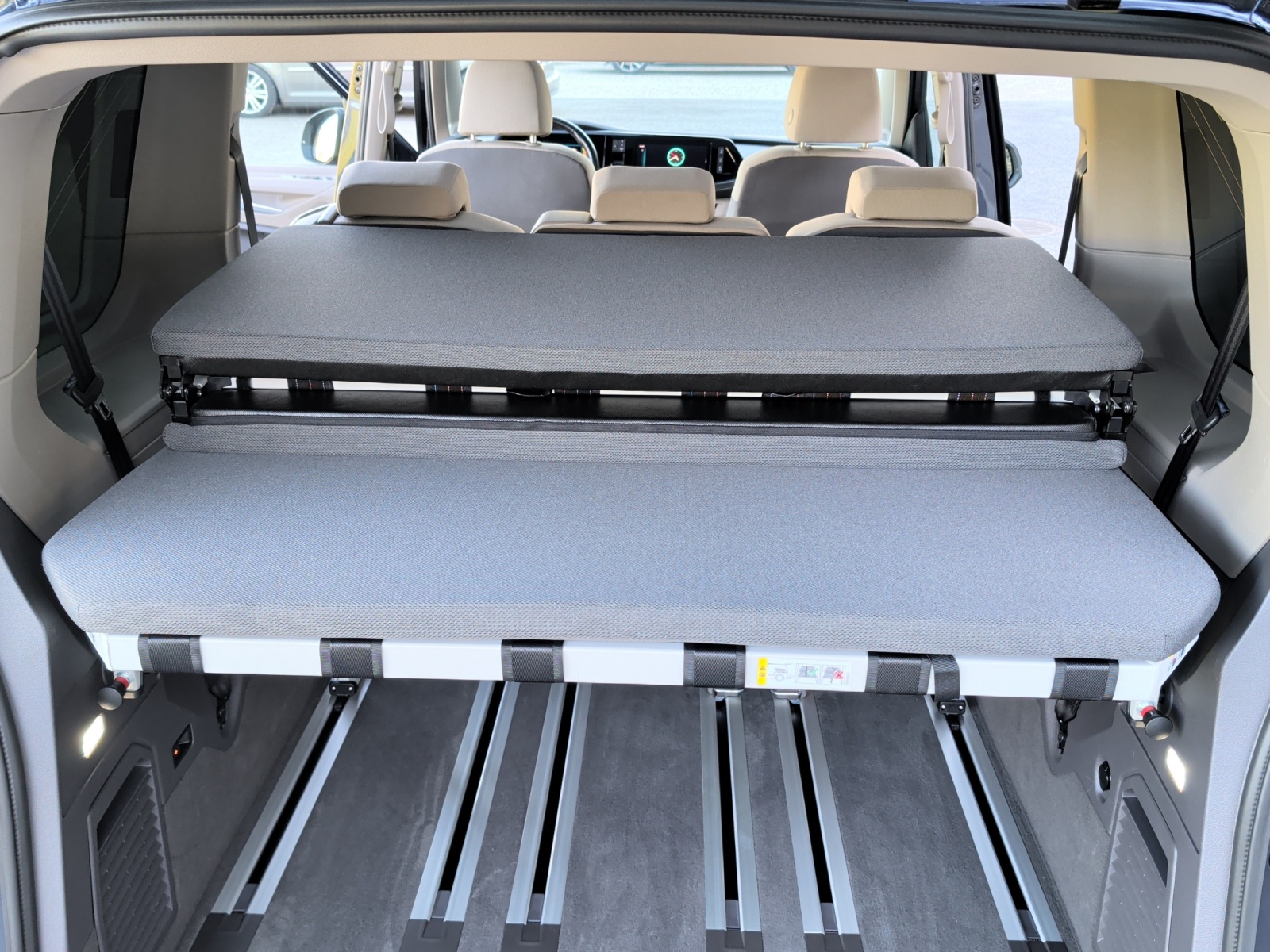 VW Multivan 2.0 TDI DSG-image-15