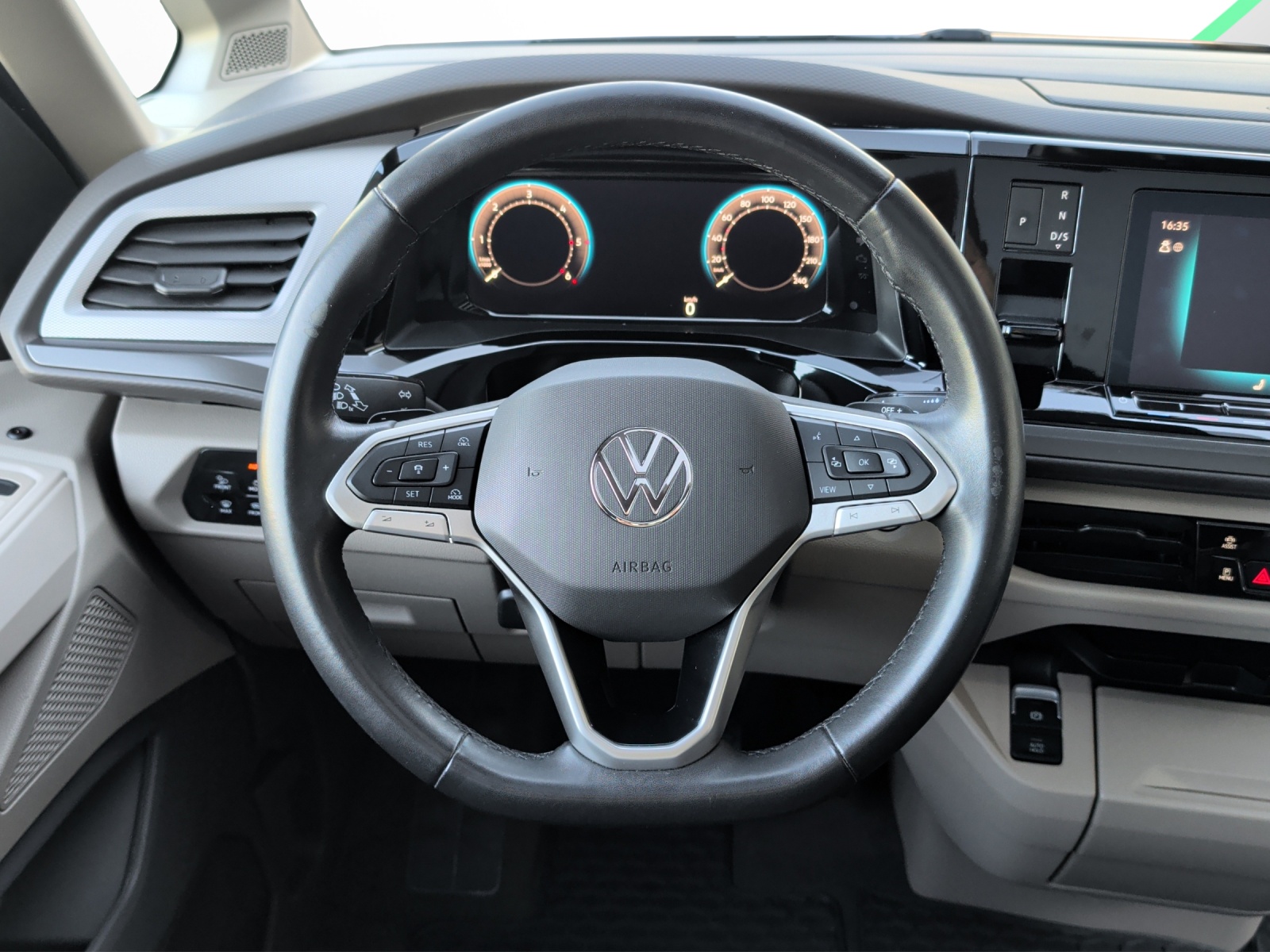 VW Multivan 2.0 TDI DSG-image-18