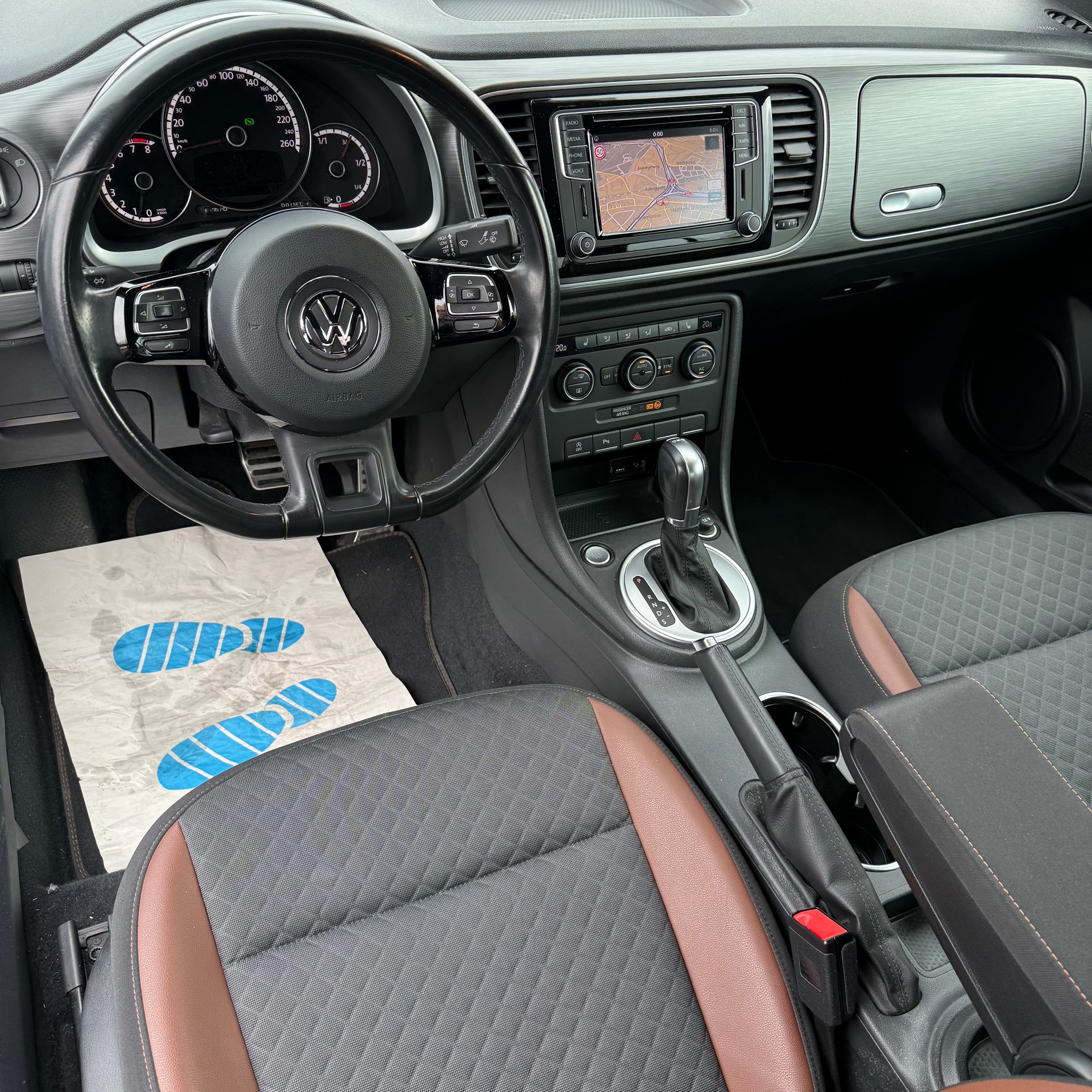 VW Beetle Cabrio 1.2 TSI BMT Allstar DSG-image-11