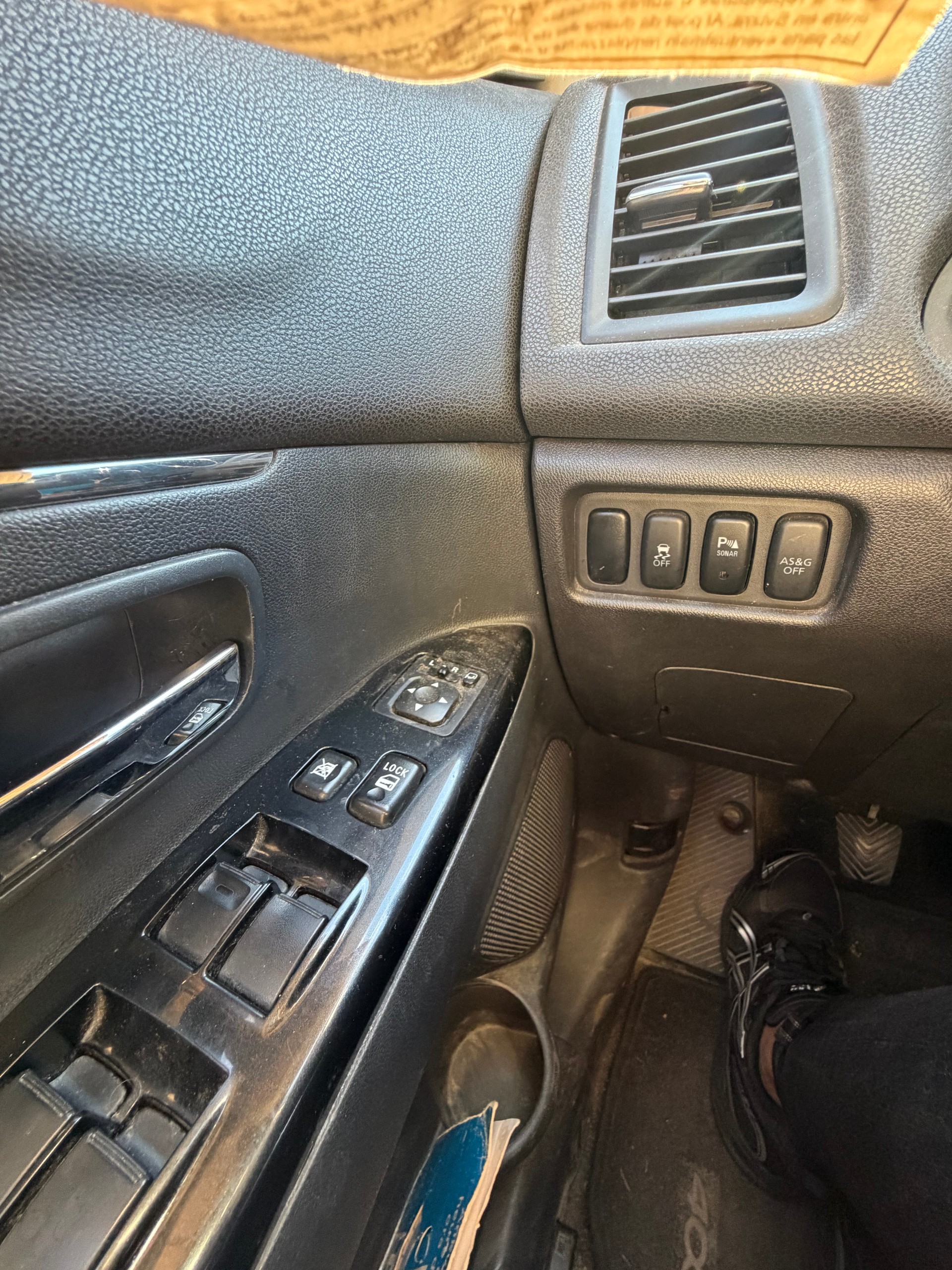PEUGEOT 4008 1.6 HDi Allure 4WD-image-8