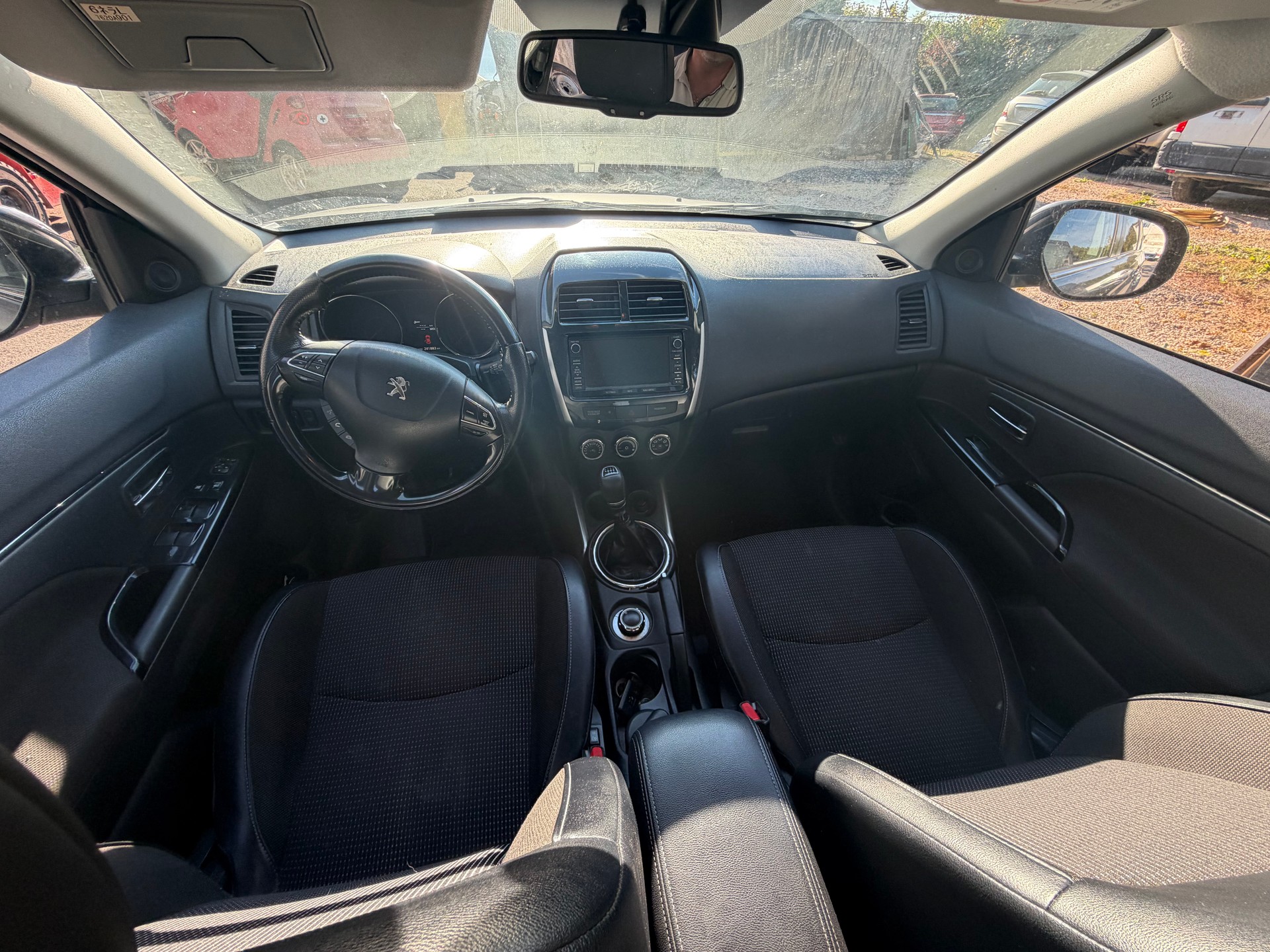 PEUGEOT 4008 1.6 HDi Allure 4WD-image-1