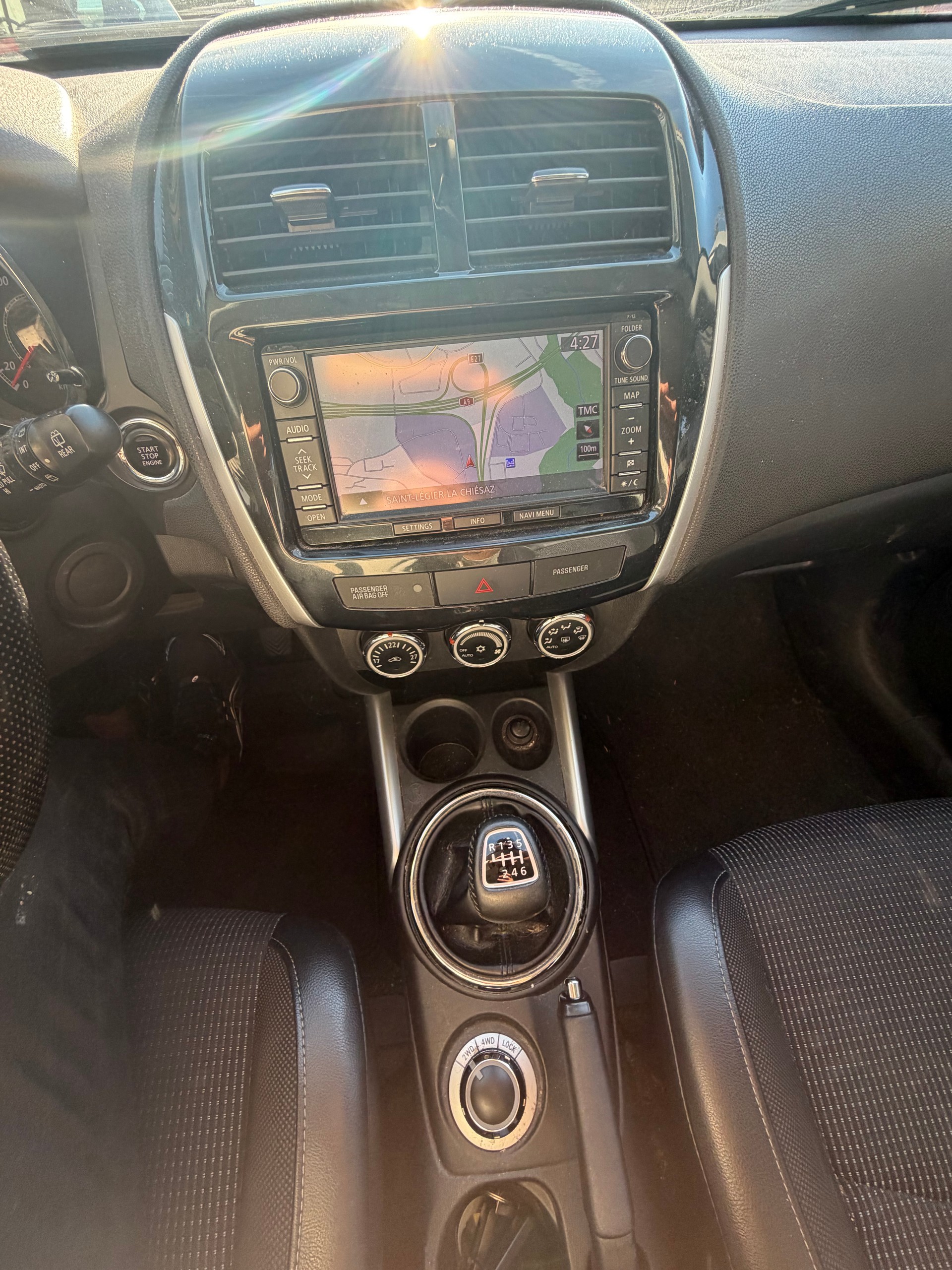 PEUGEOT 4008 1.6 HDi Allure 4WD-image-6