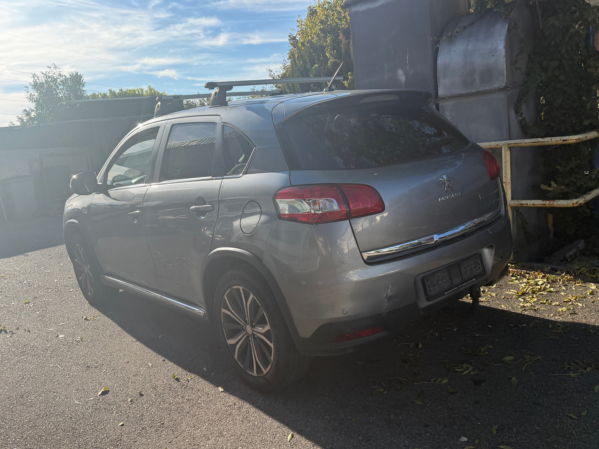 PEUGEOT 4008 1.6 HDi Allure 4WD-image-4