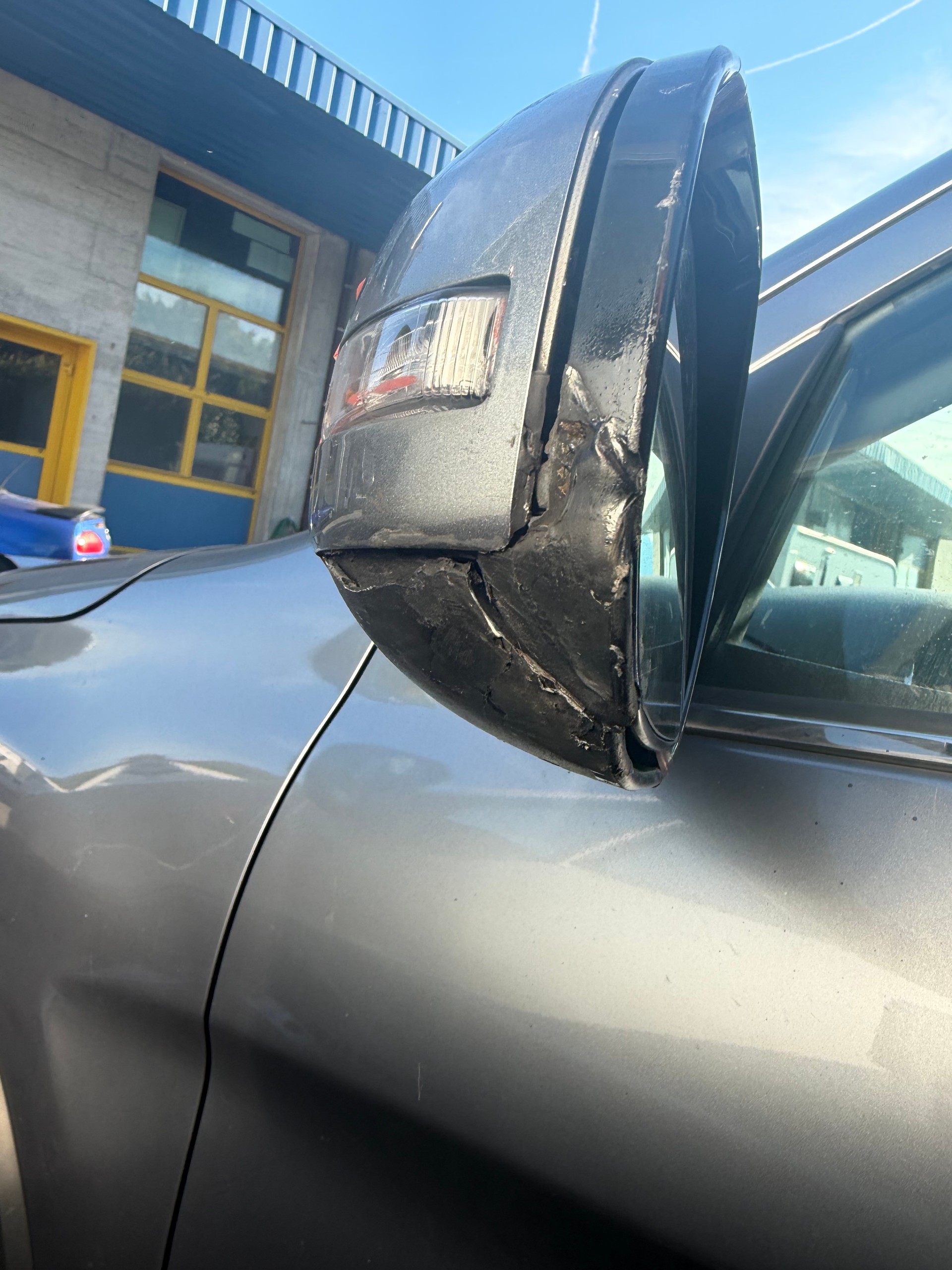 PEUGEOT 4008 1.6 HDi Allure 4WD-image-15