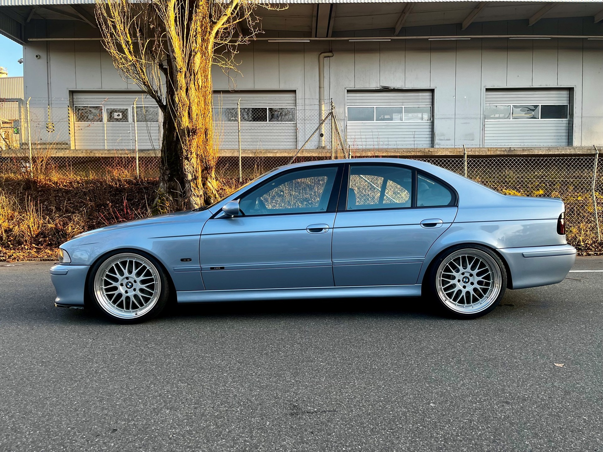 BMW M5-image-1