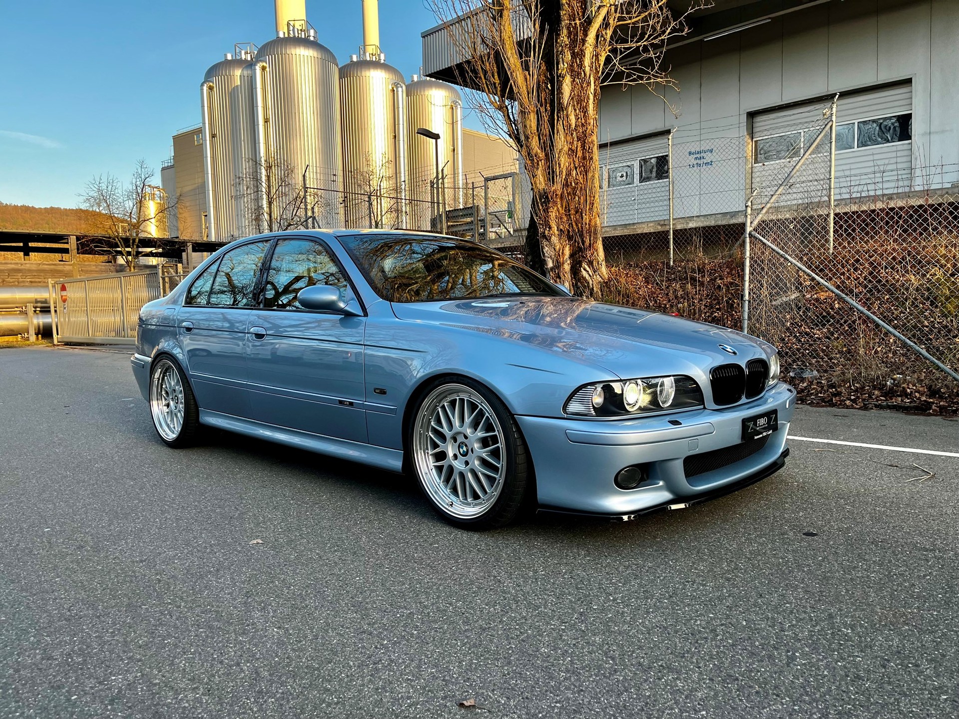 BMW M5-image-2