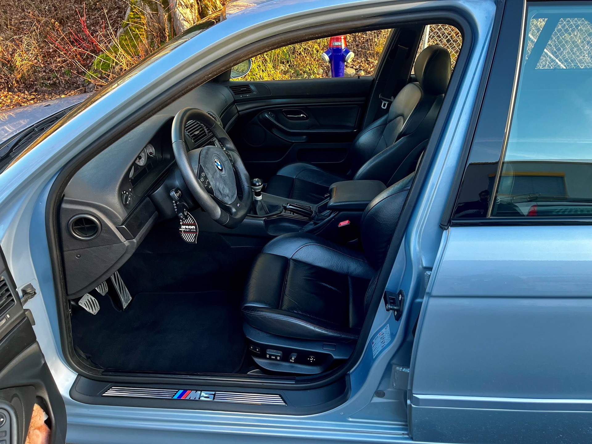 BMW M5-image-8