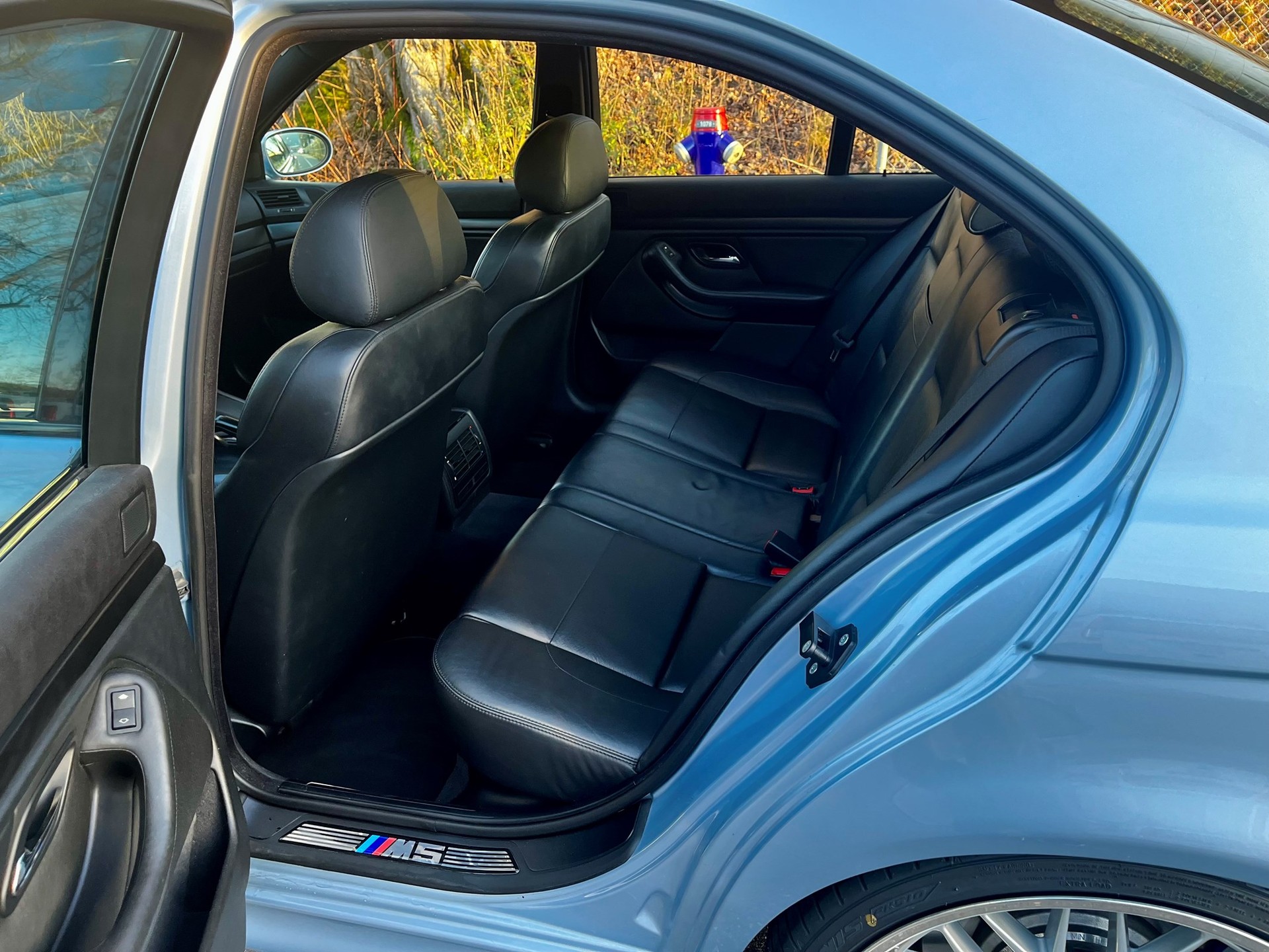 BMW M5-image-9