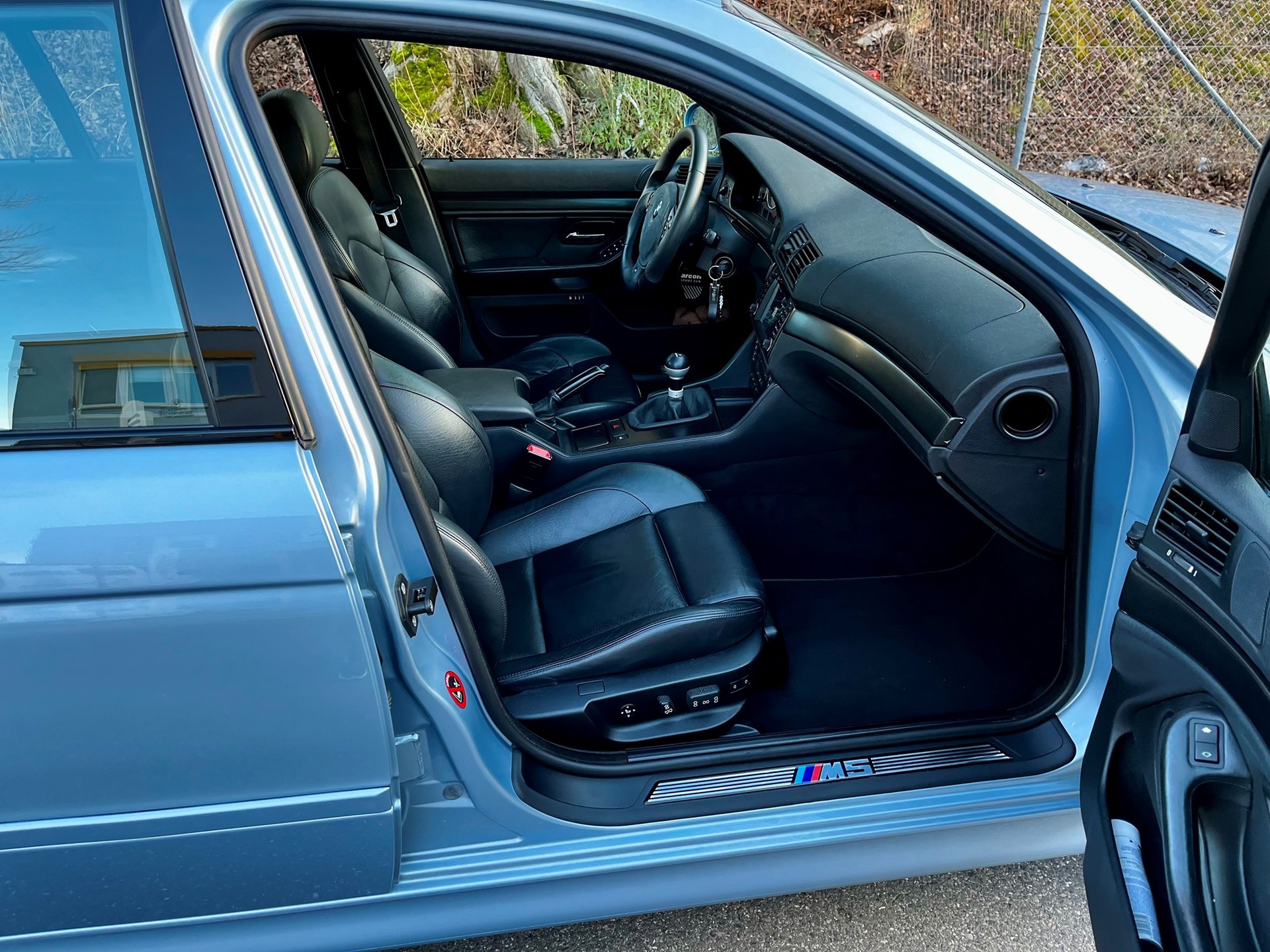 BMW M5-image-10
