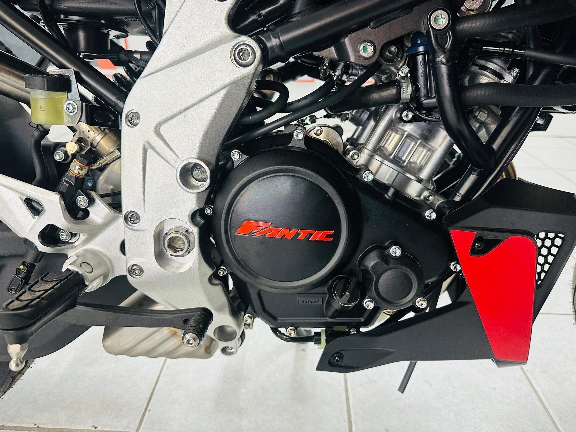 FANTIC STEALTH 125-image-5