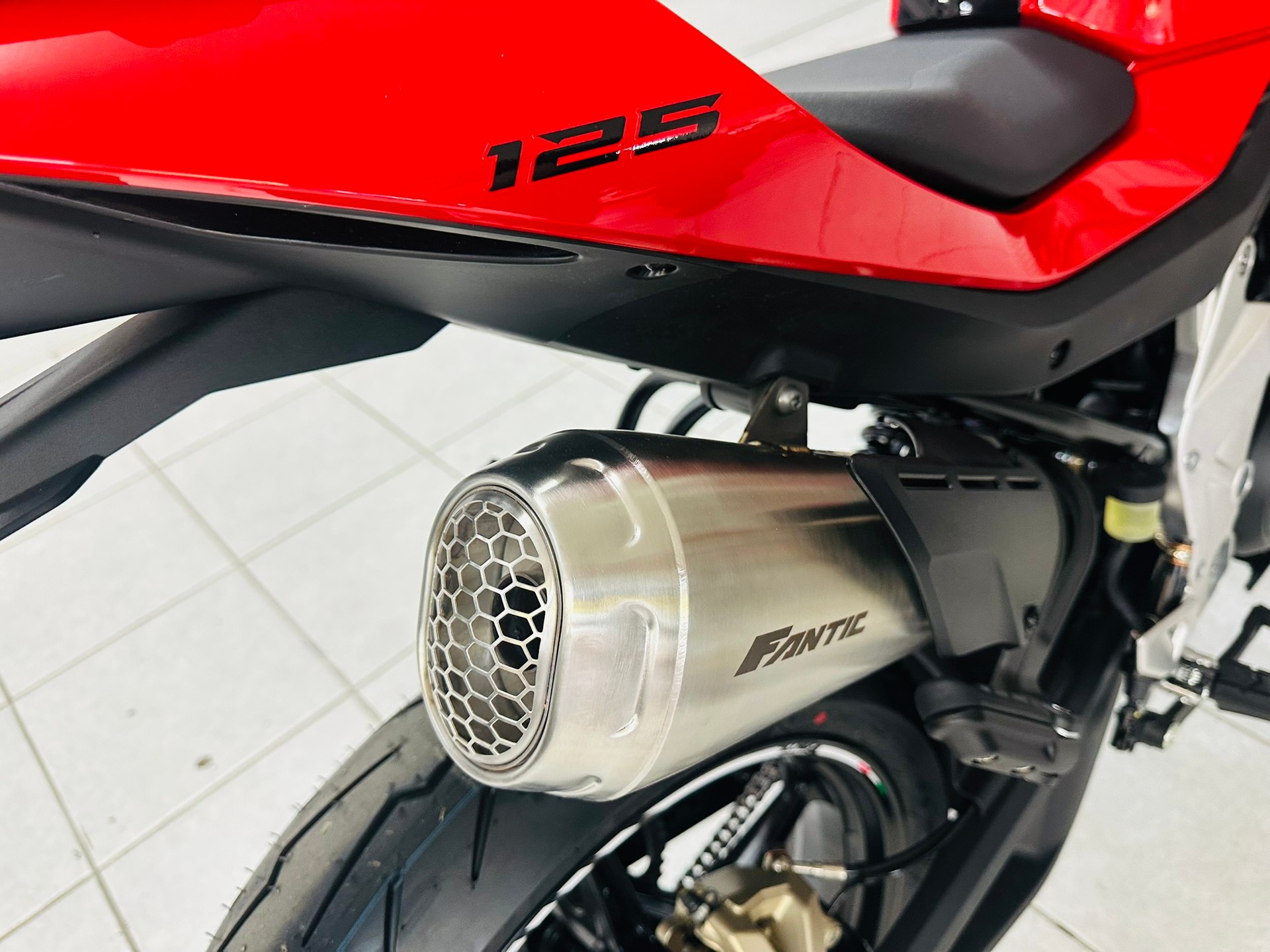 FANTIC STEALTH 125-showroom-element-2