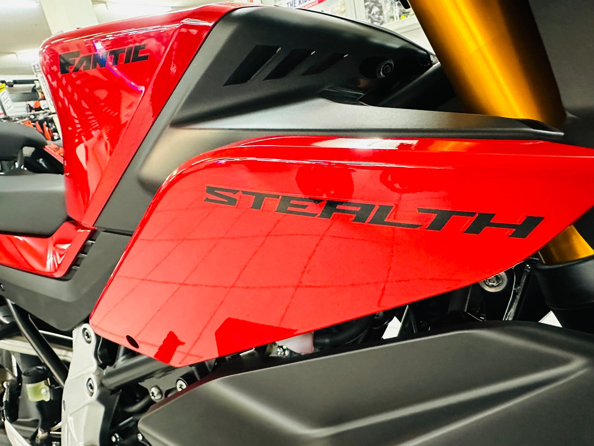 FANTIC STEALTH 125-image-4