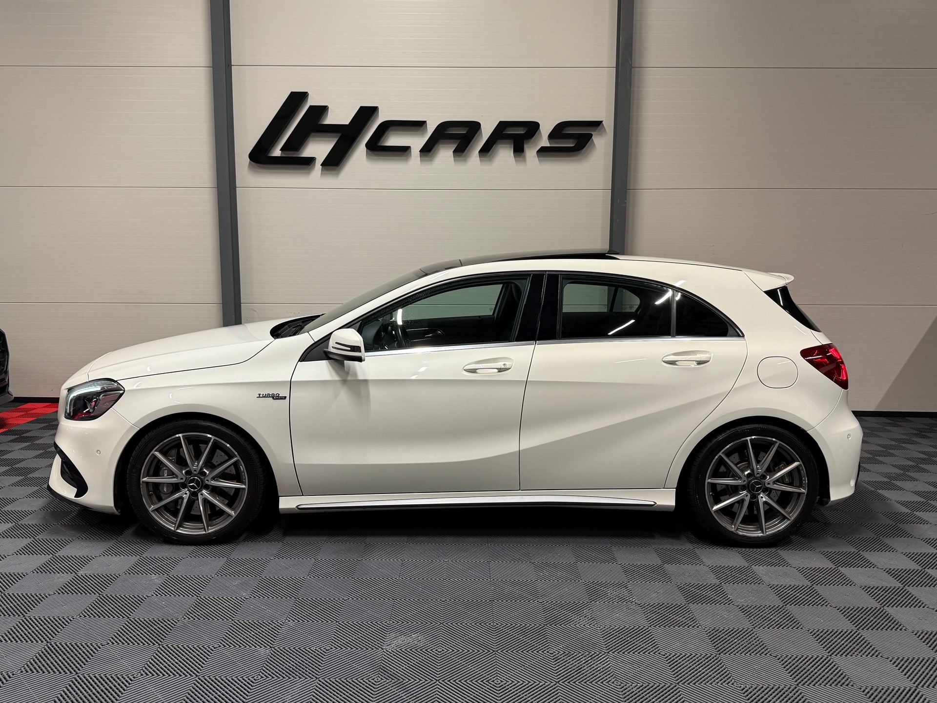 MERCEDES-BENZ A 45 AMG 4m-image-1