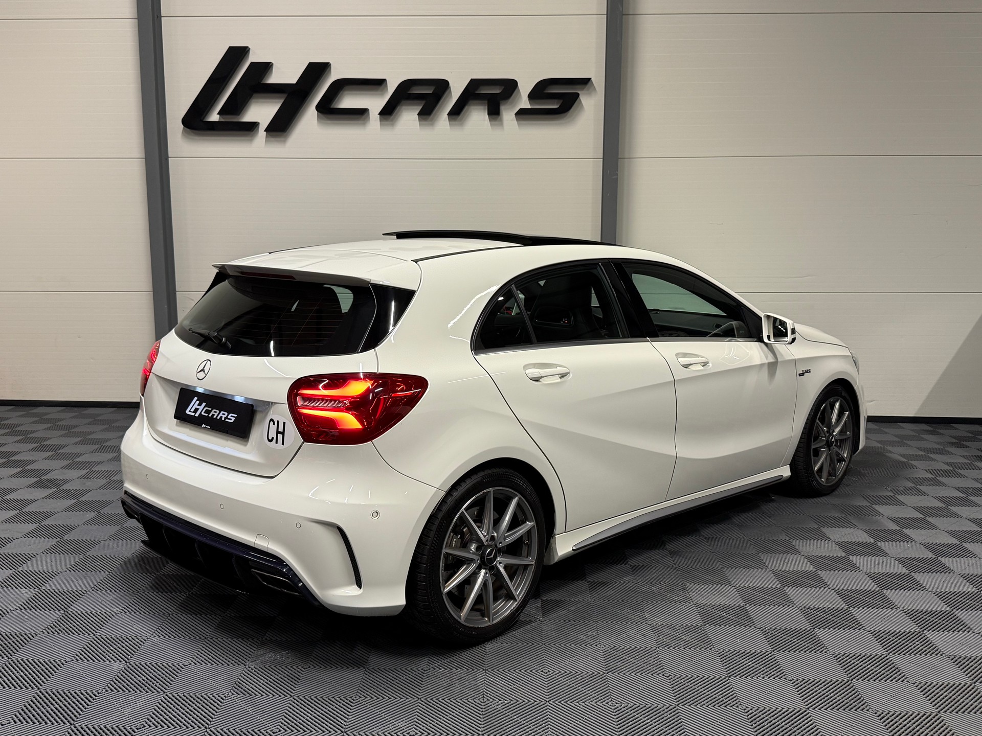 MERCEDES-BENZ A 45 AMG 4m-image-3