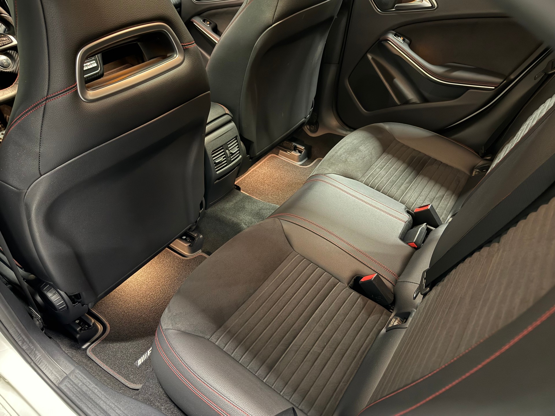 MERCEDES-BENZ A 45 AMG 4m-image-12