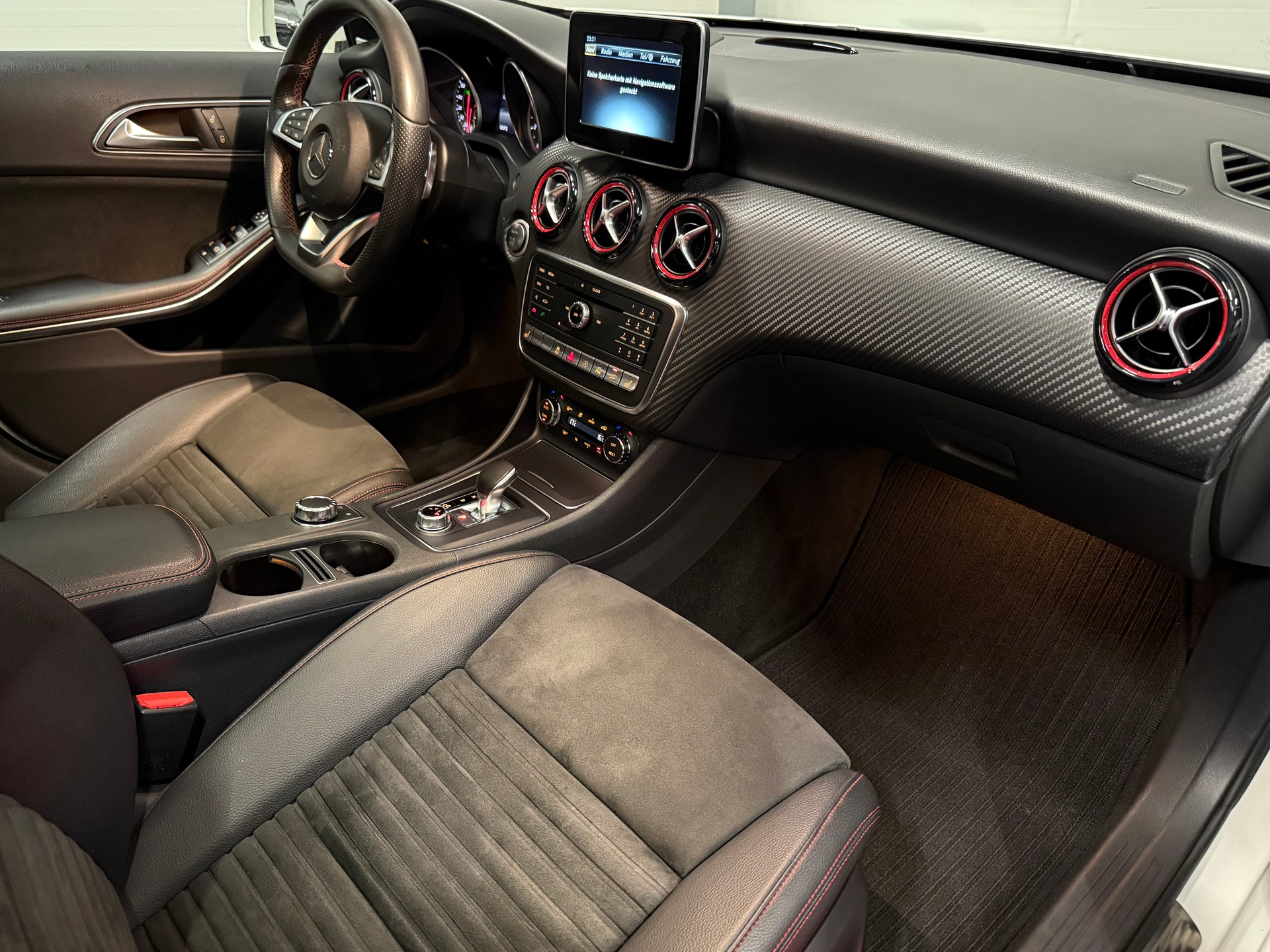 MERCEDES-BENZ A 45 AMG 4m-image-8