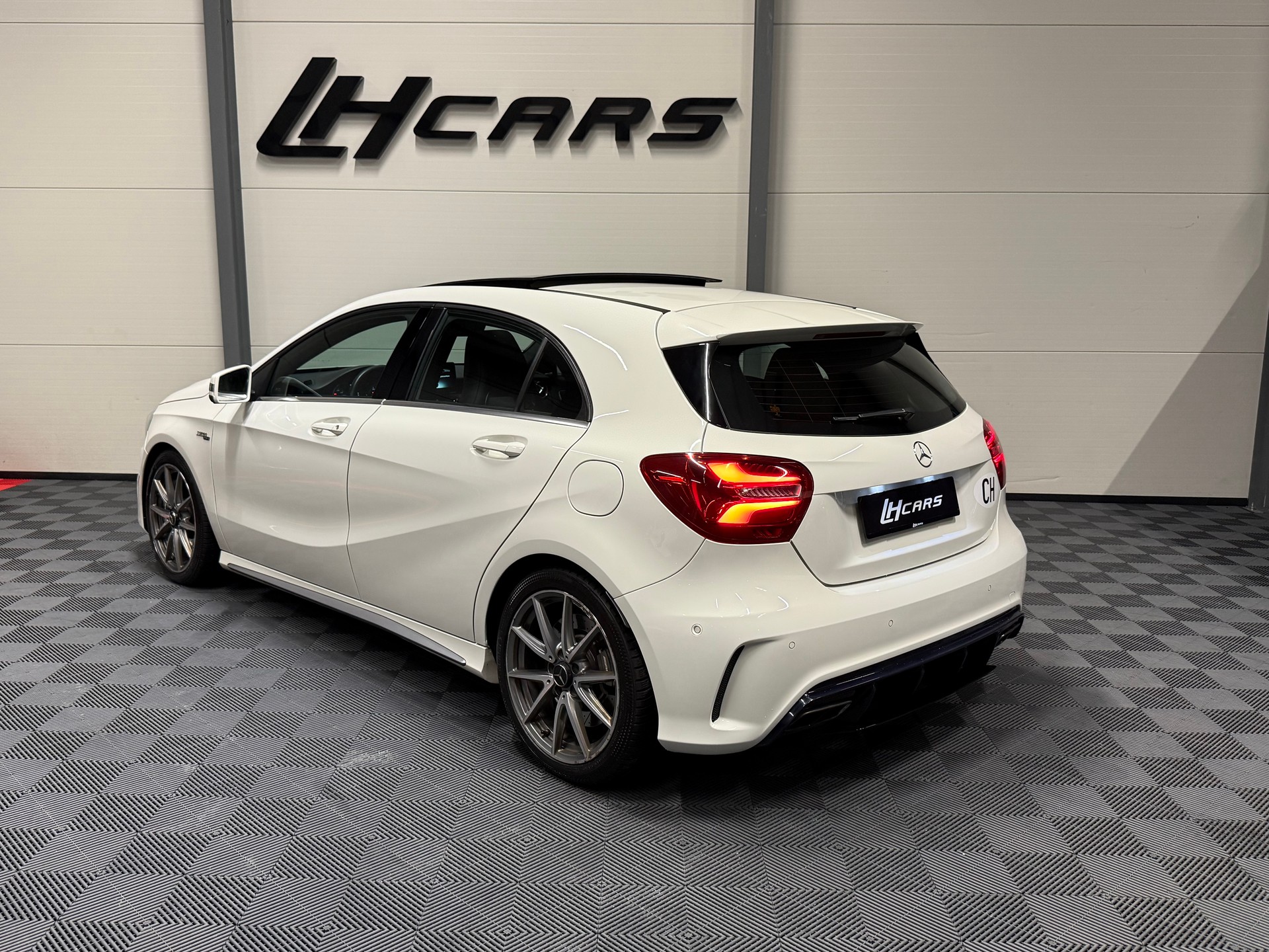MERCEDES-BENZ A 45 AMG 4m-image-2