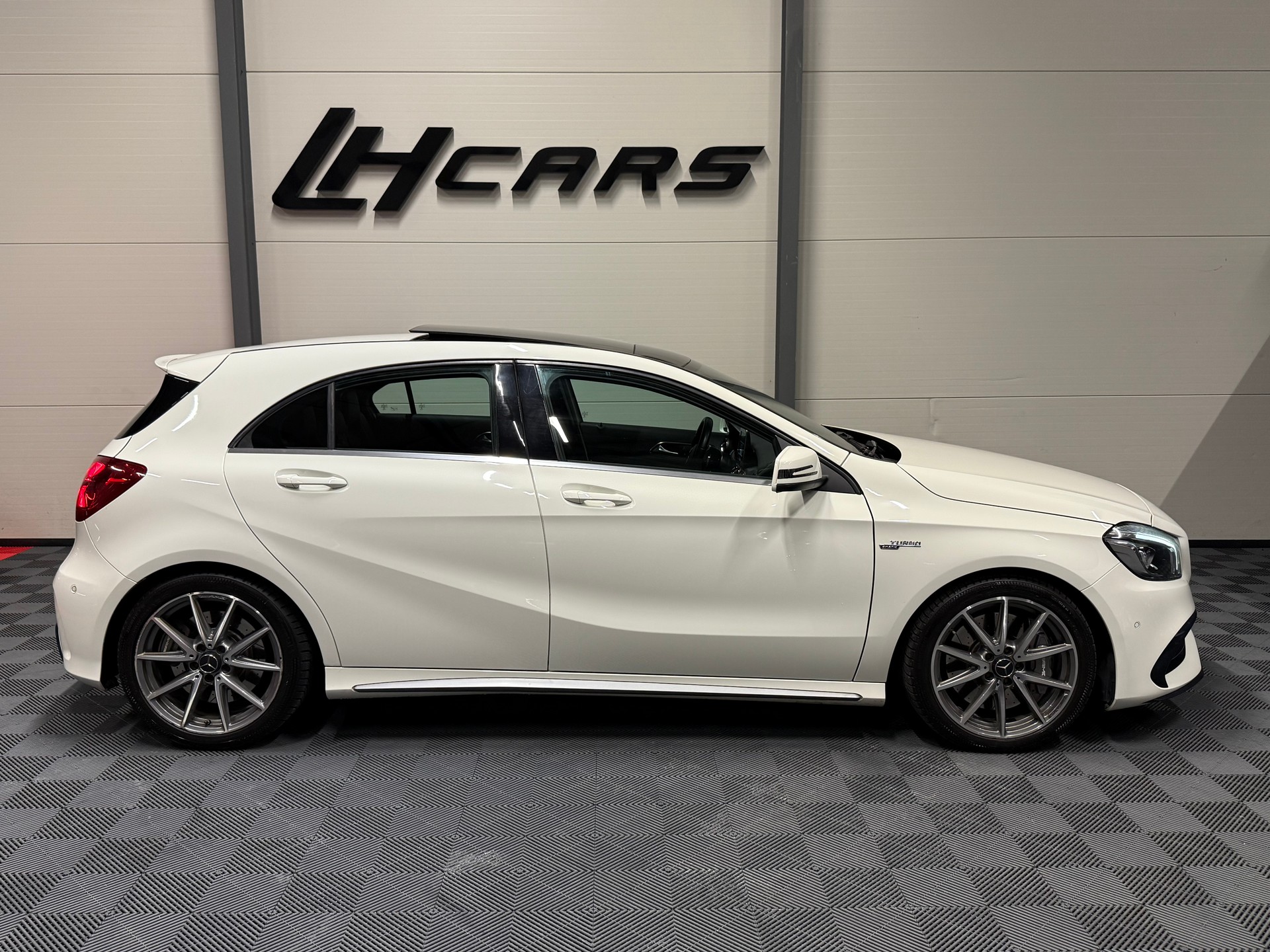 MERCEDES-BENZ A 45 AMG 4m-image-4