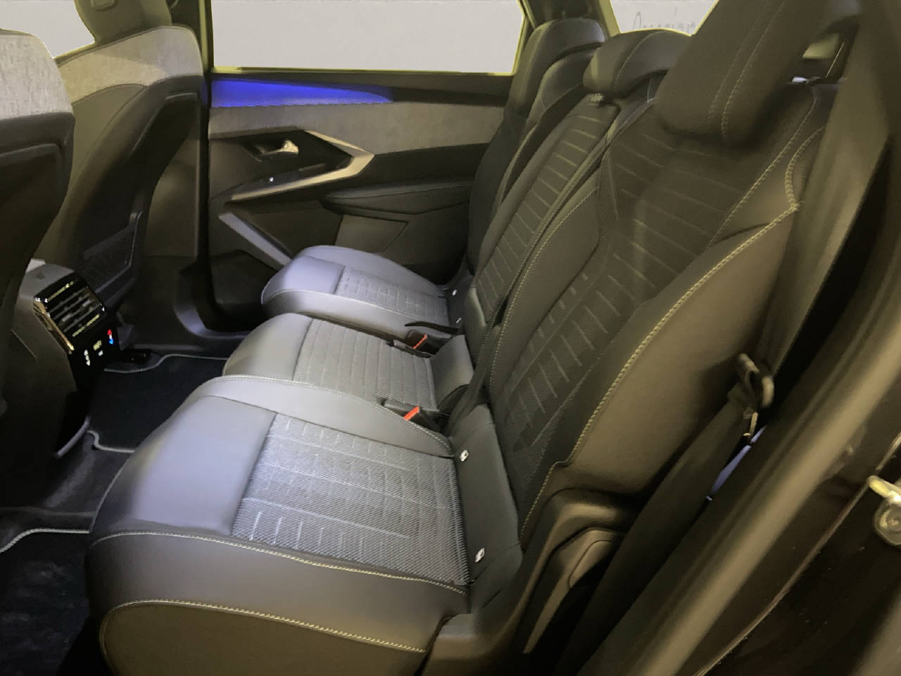 PEUGEOT 5008 1.6 PHEV GT-image-10