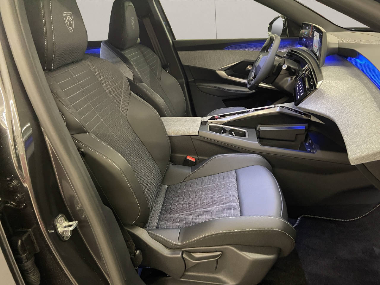PEUGEOT 5008 1.6 PHEV GT-image-11