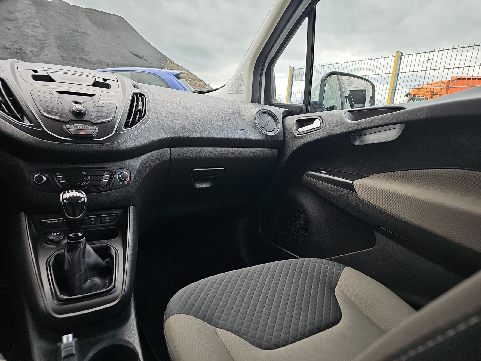 FORD Tourneo Courier 1.5 TDCi Trend-image-12