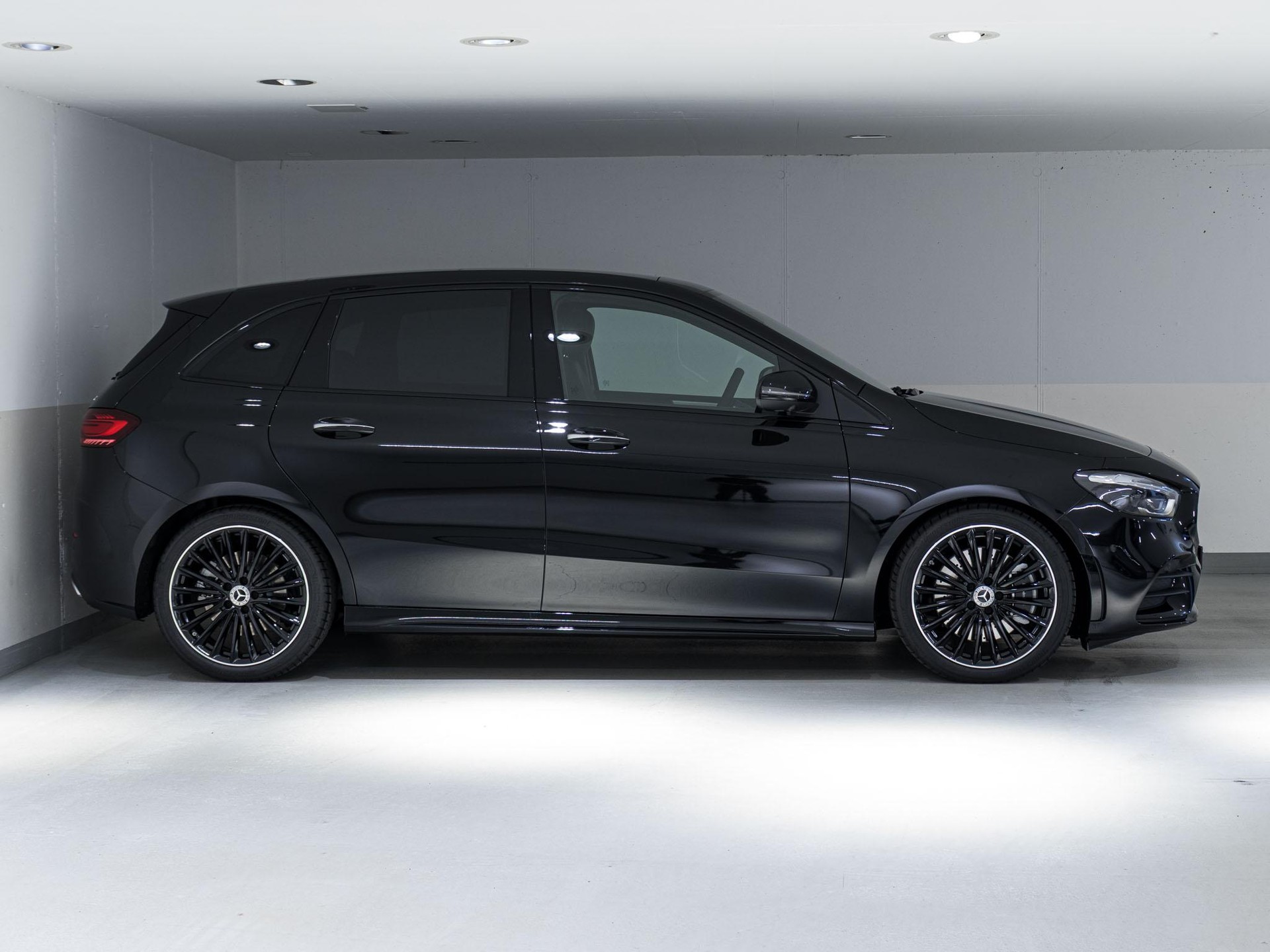 MERCEDES-BENZ B 250 4MATIC-image-1