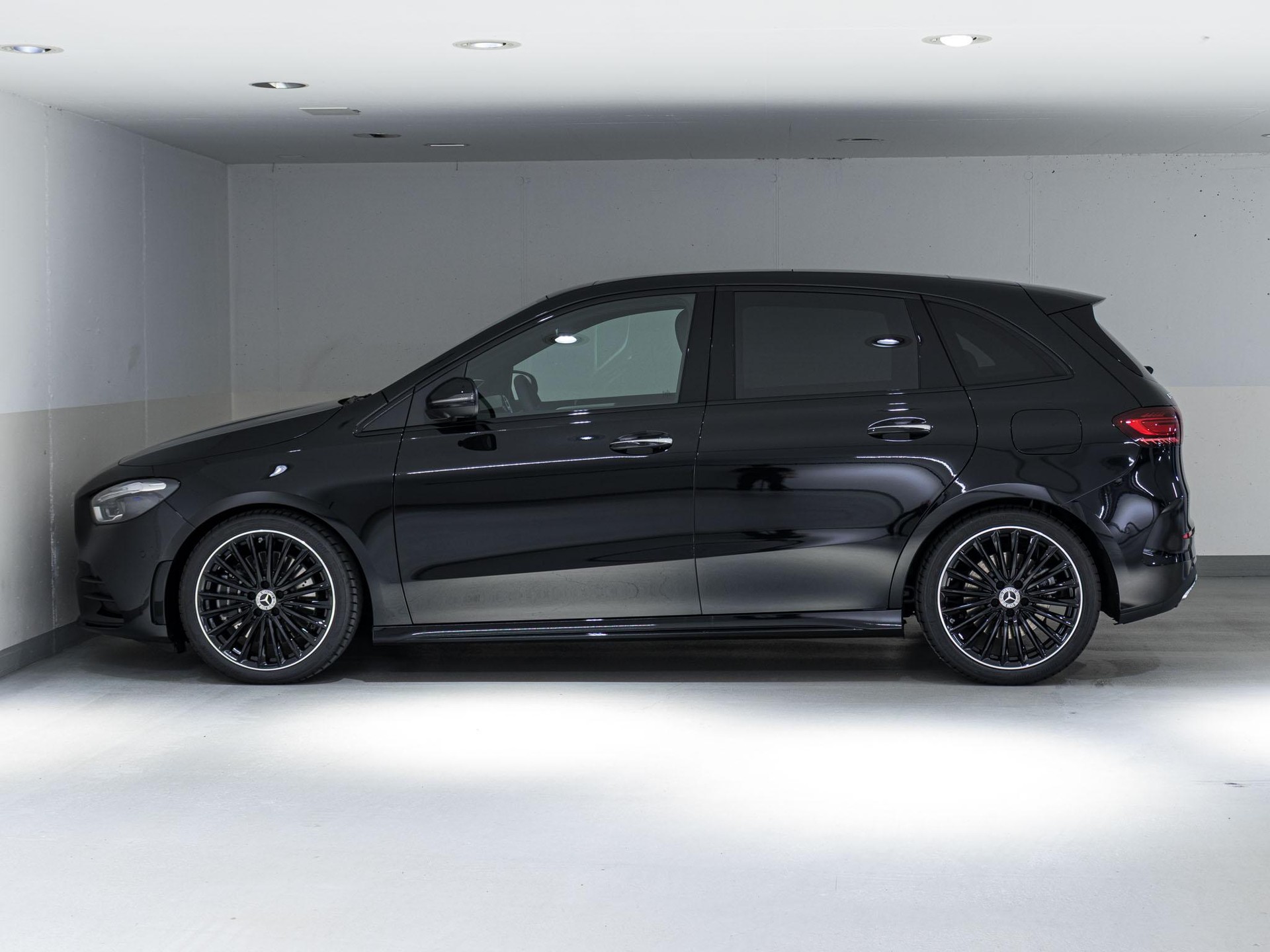 MERCEDES-BENZ B 250 4MATIC-image-4