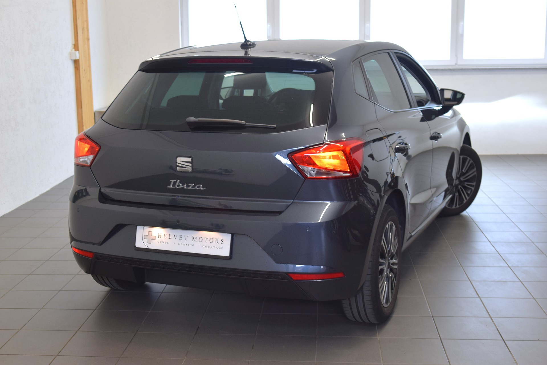 SEAT Ibiza 1.0 EcoTSI Urban-image-3