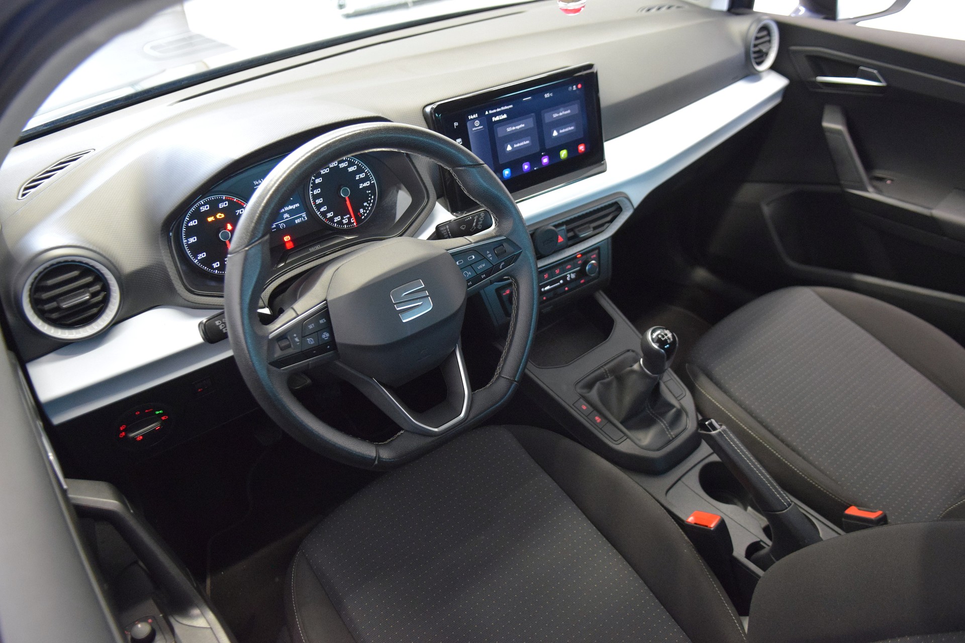 SEAT Ibiza 1.0 EcoTSI Urban-image-11