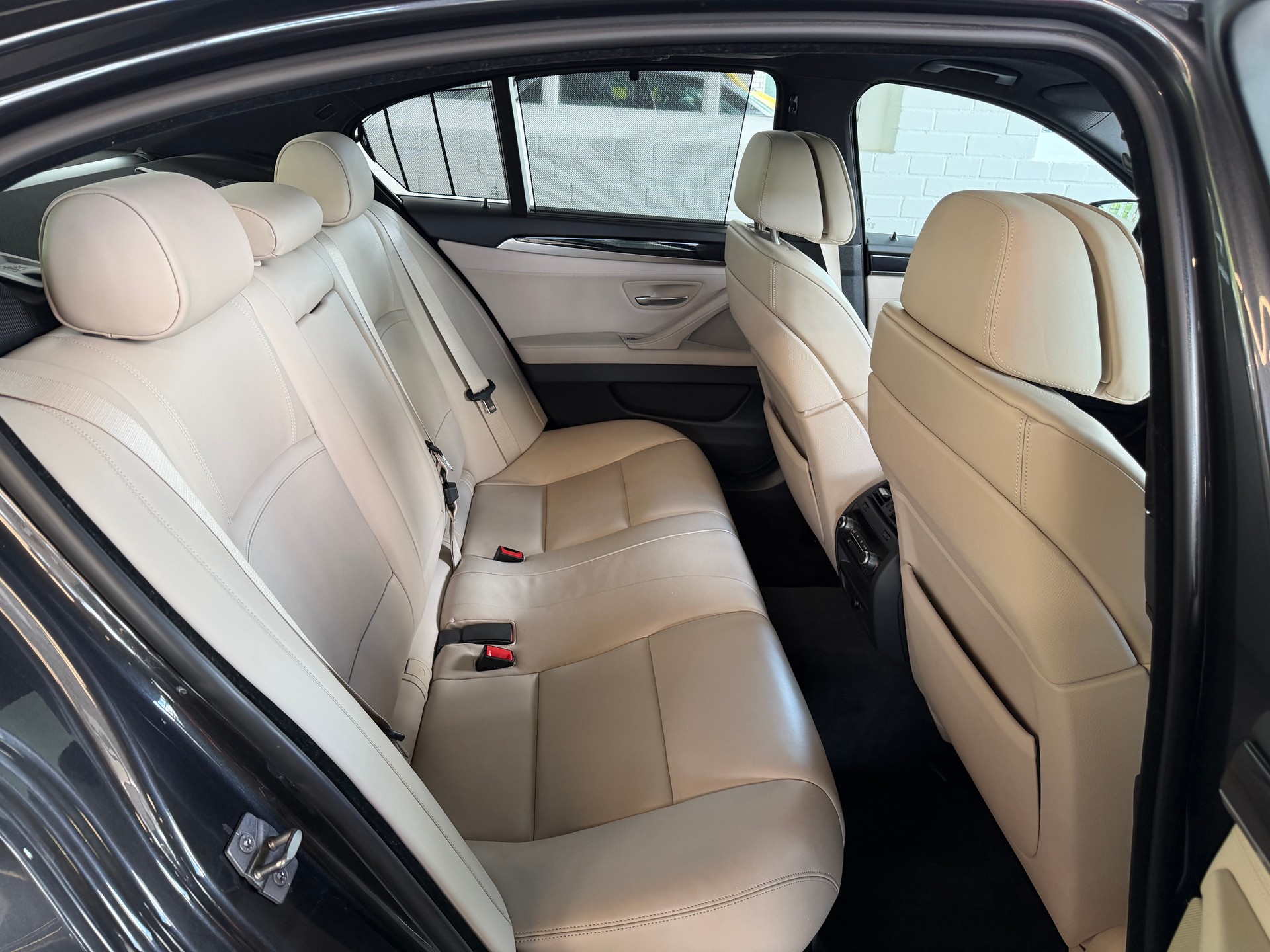 BMW 550i xDrive Steptronic I M-SPORTPAKET (CH)-image-10