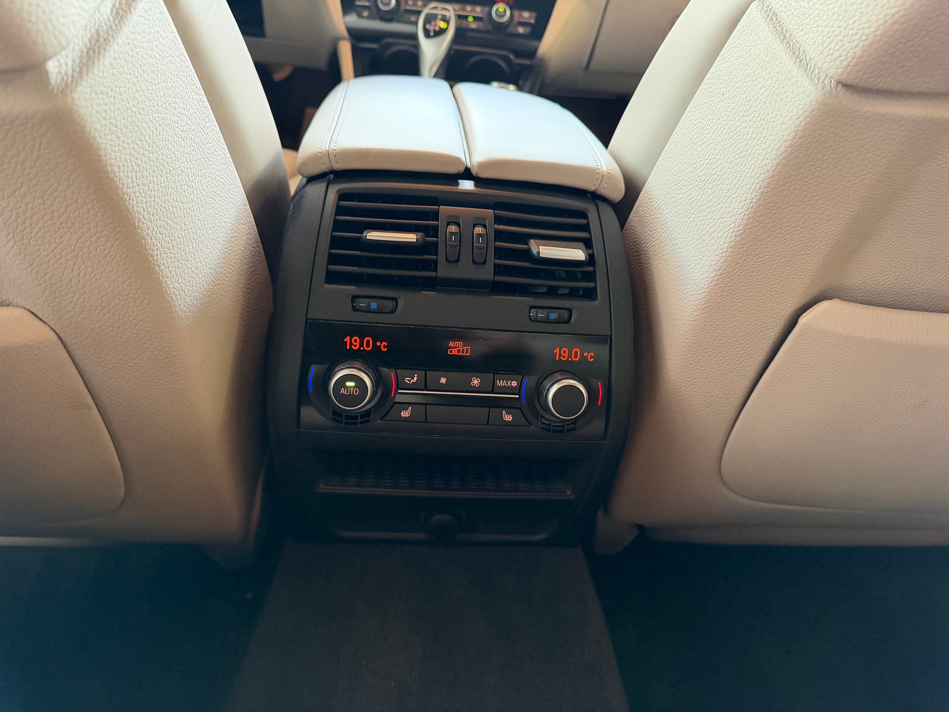 BMW 550i xDrive Steptronic I M-SPORTPAKET (CH)-image-16