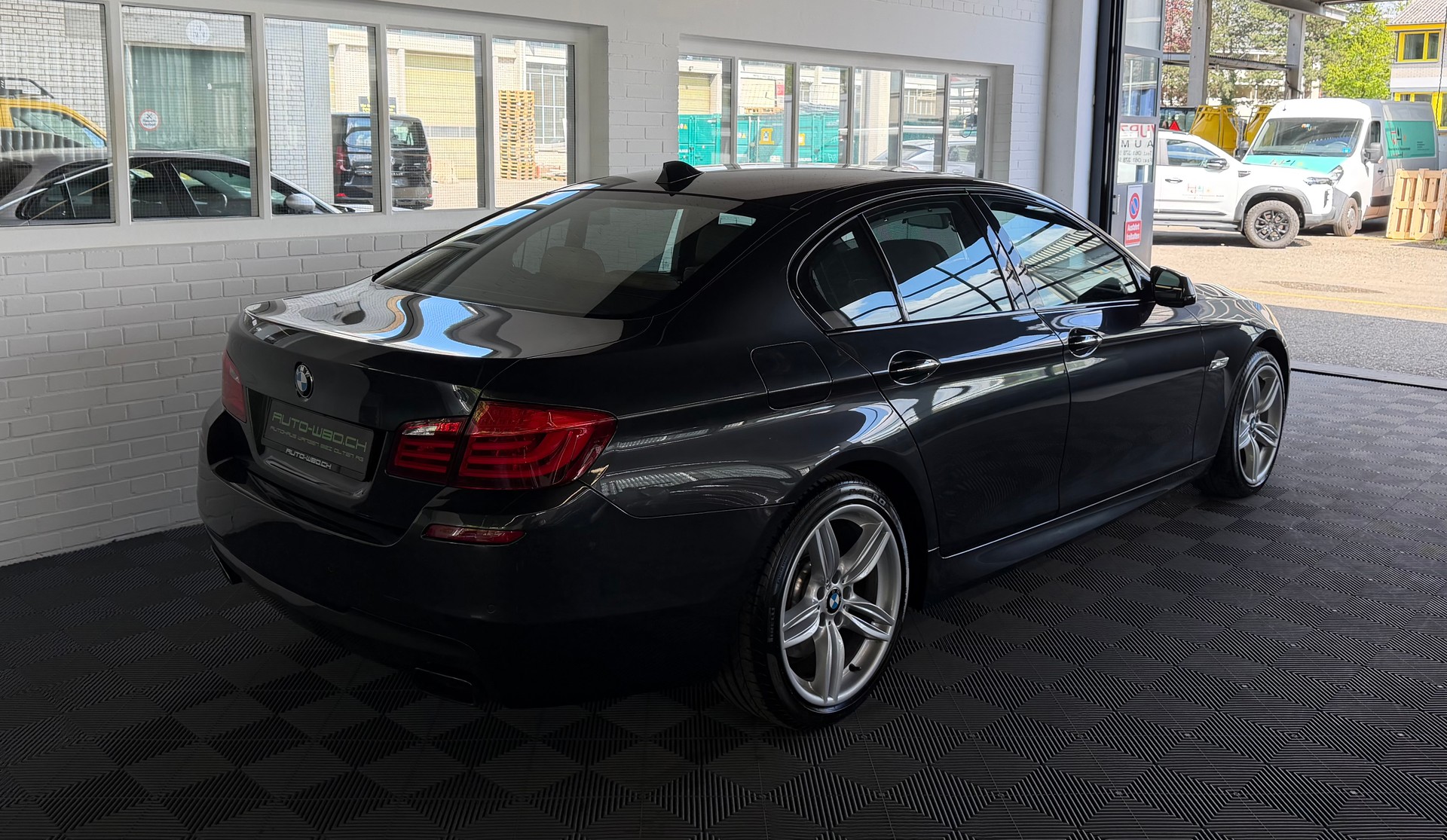 BMW 550i xDrive Steptronic I M-SPORTPAKET (CH)-image-2